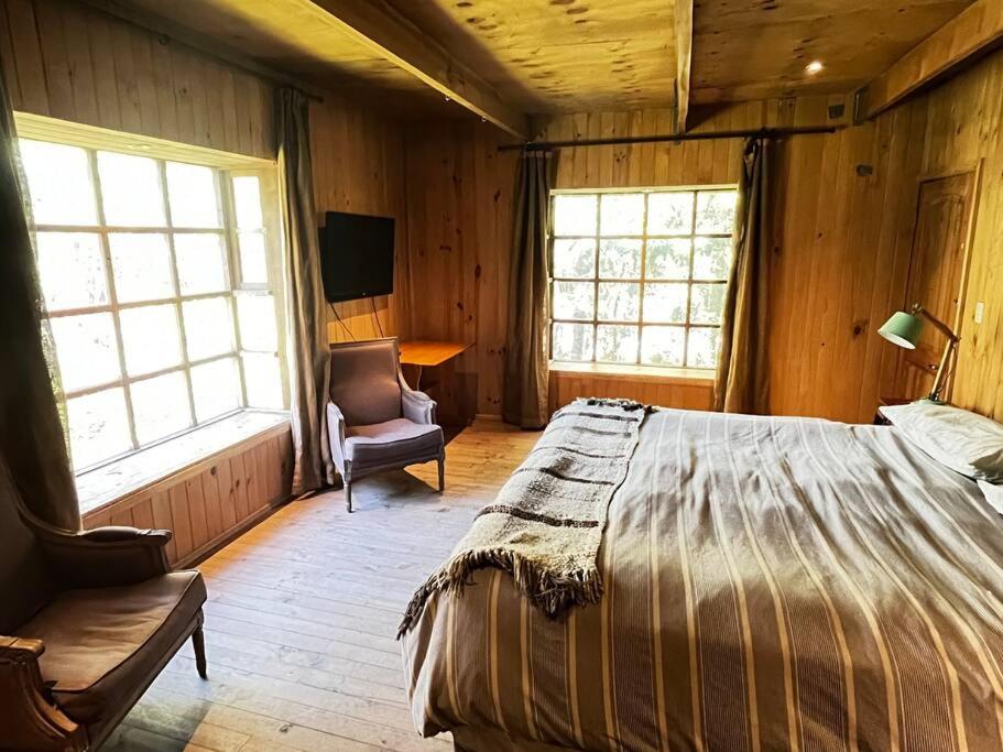 Five-Bedroom House photo 2