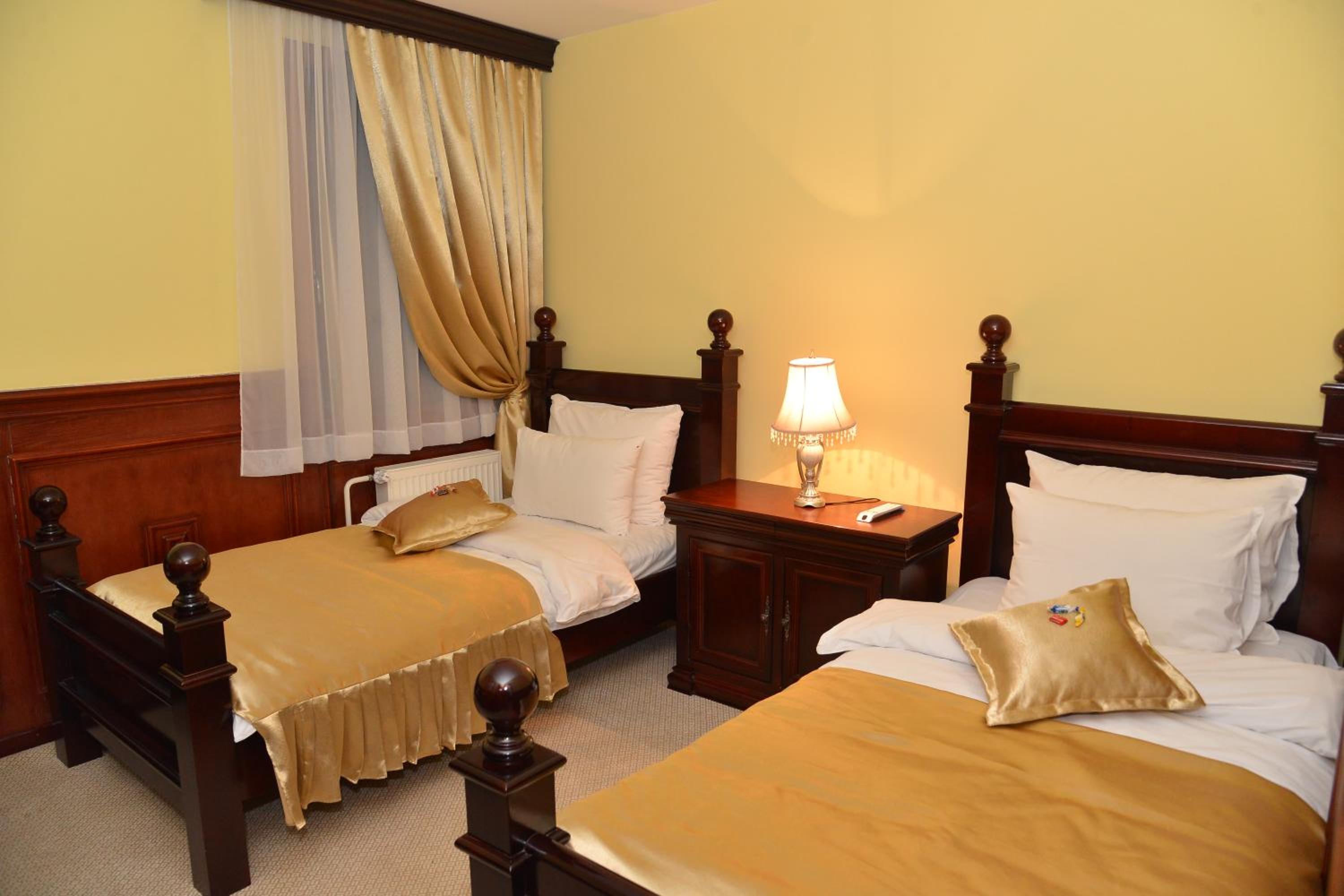 Standard Twin Room with Mountain View photo 1