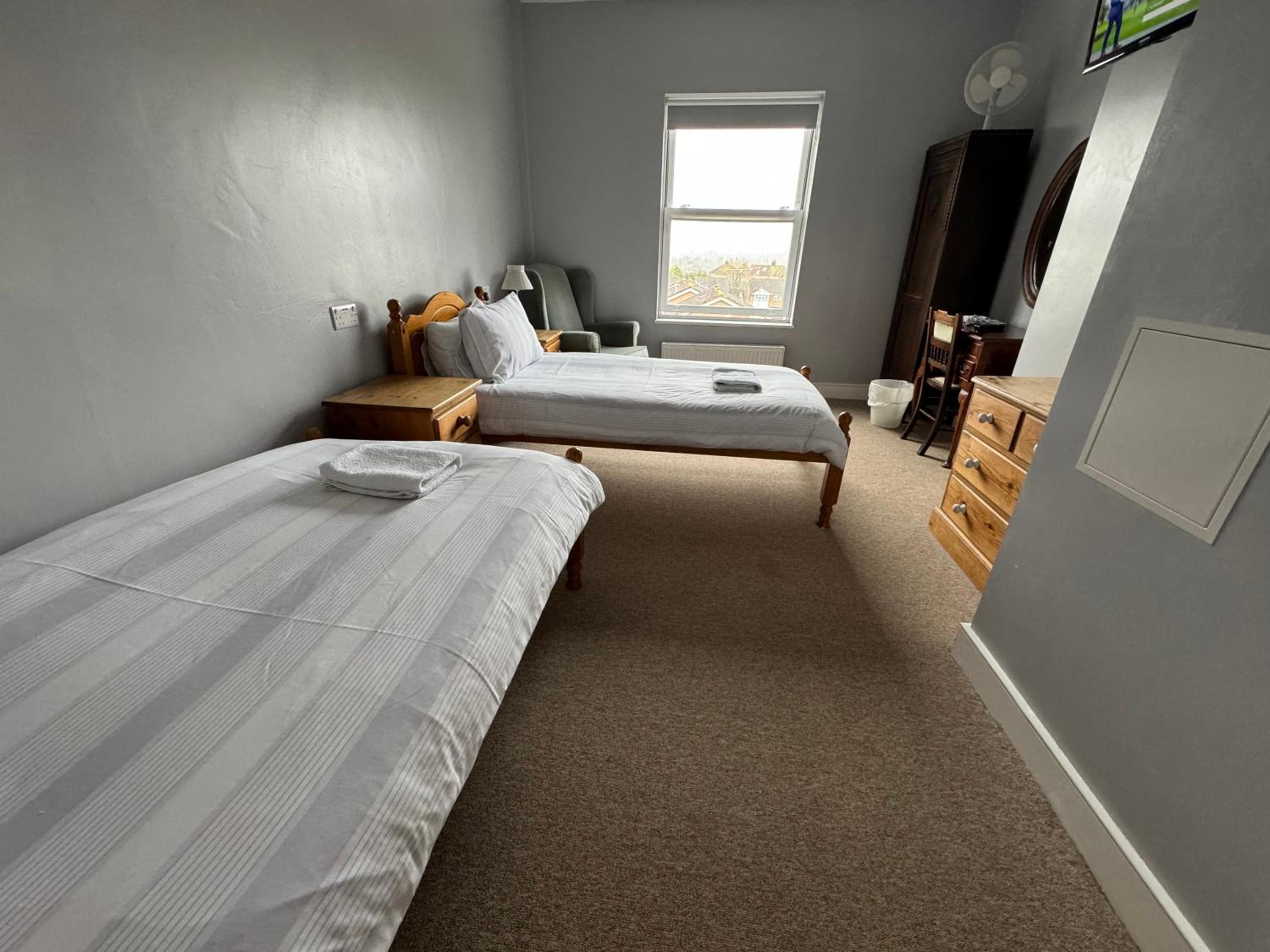 Standard Twin Room - Photo 1