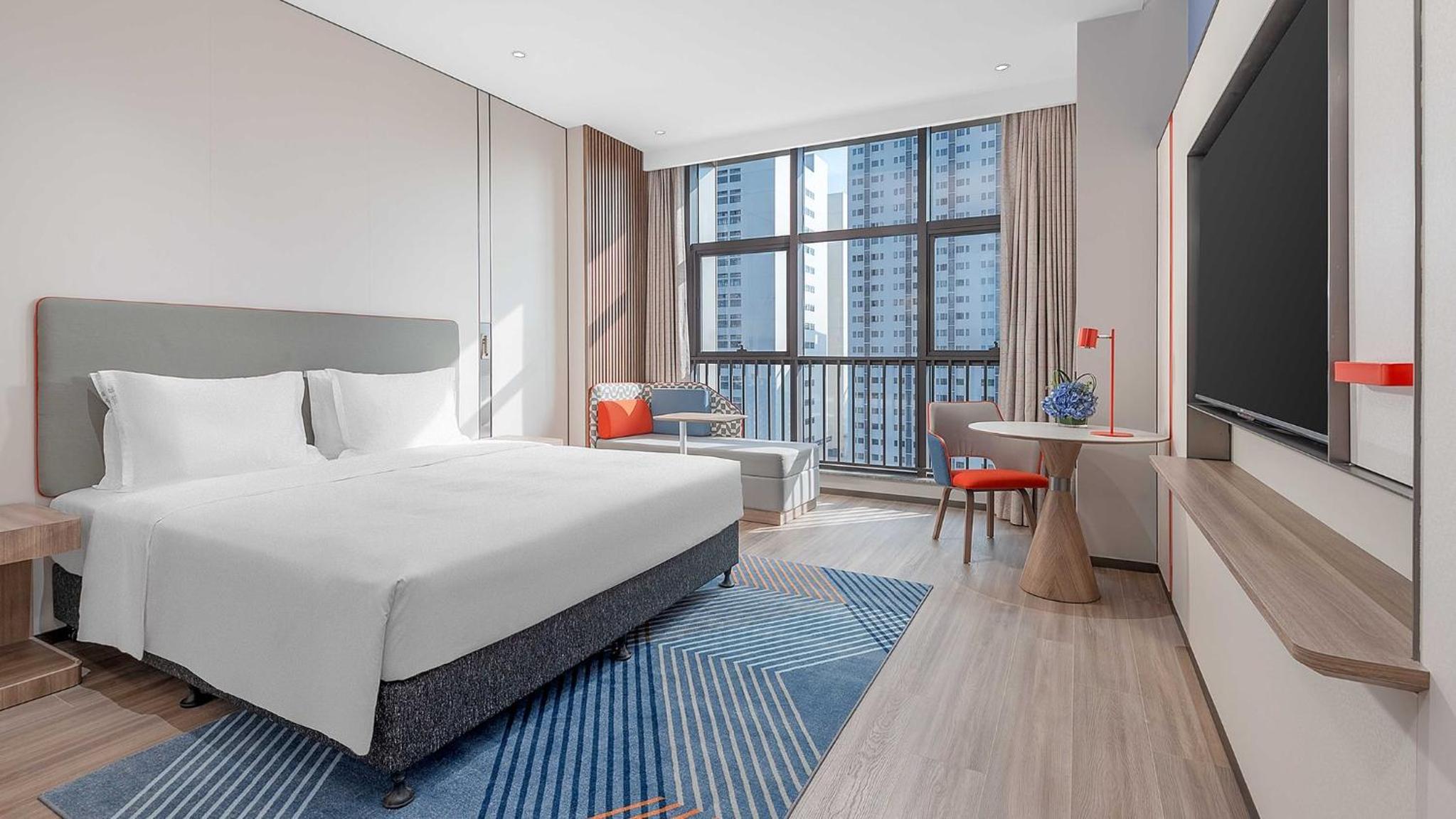 Standard King Room - Accessible photo 3