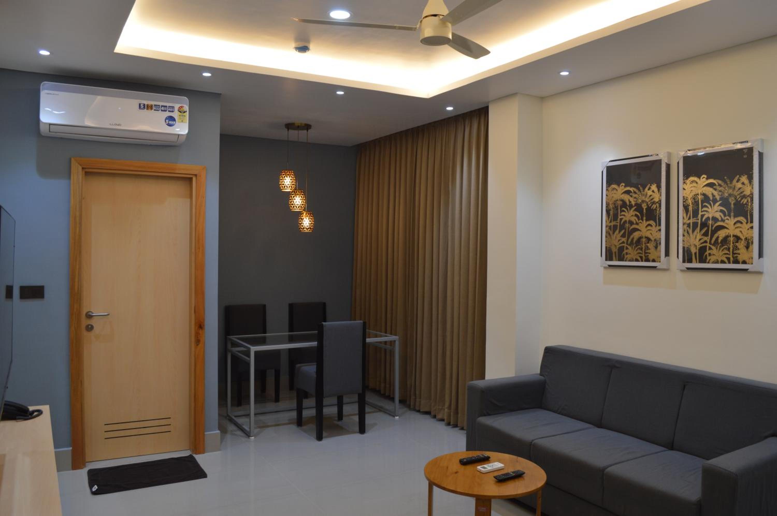 Executive Suite - Photo 1