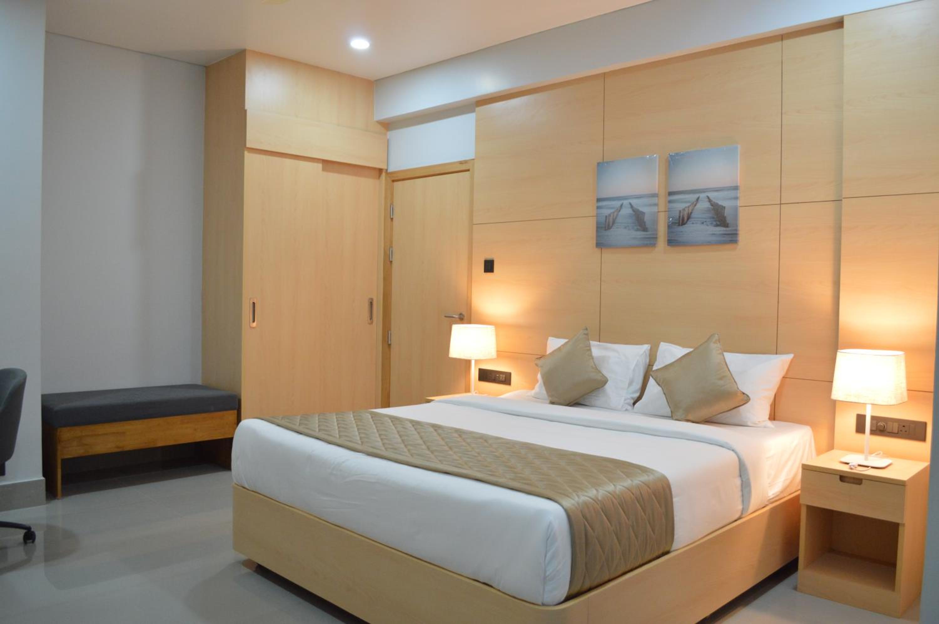 Executive Suite - Photo 7