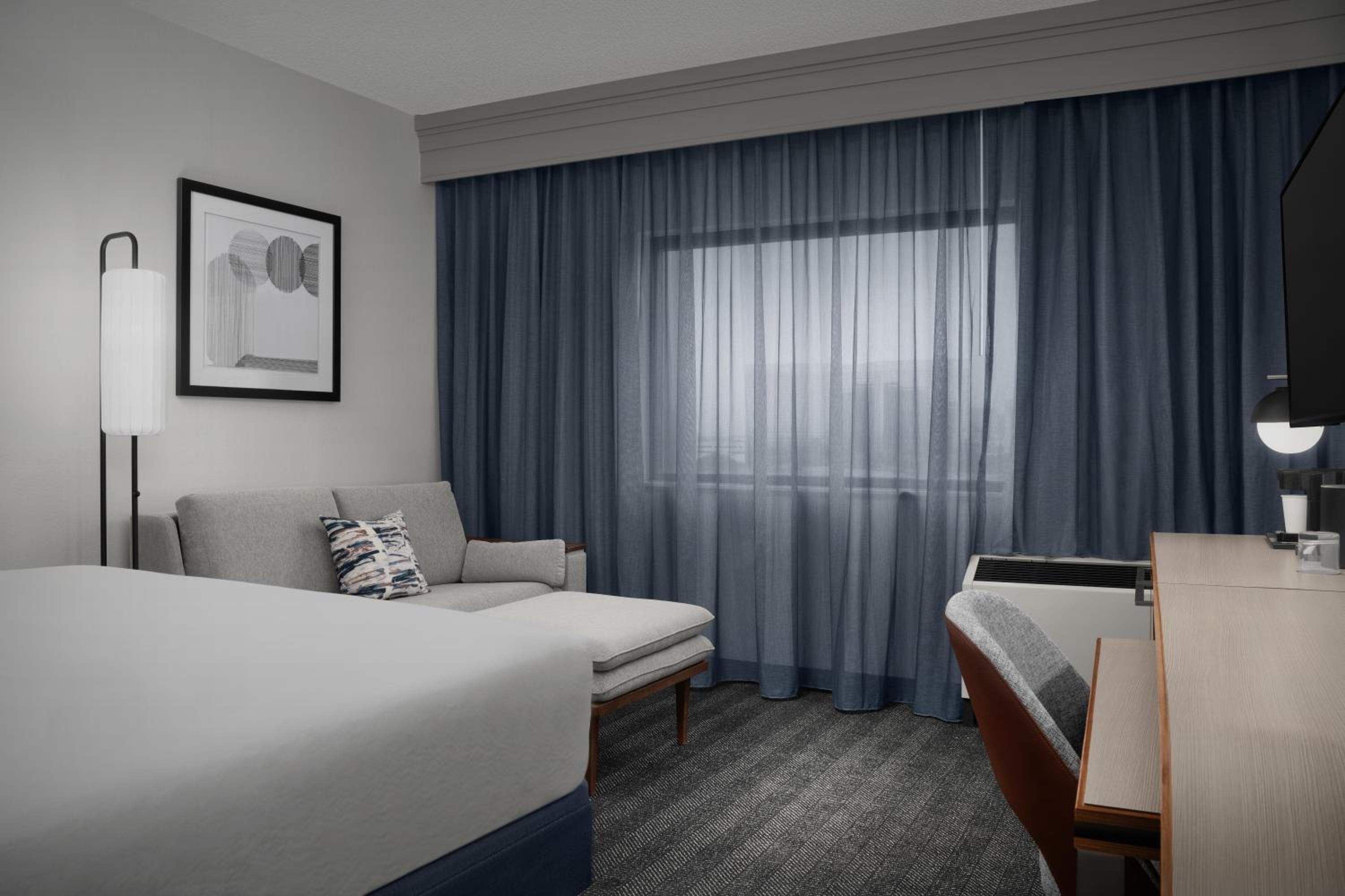 King Room with Sofa Bed - Photo 1
