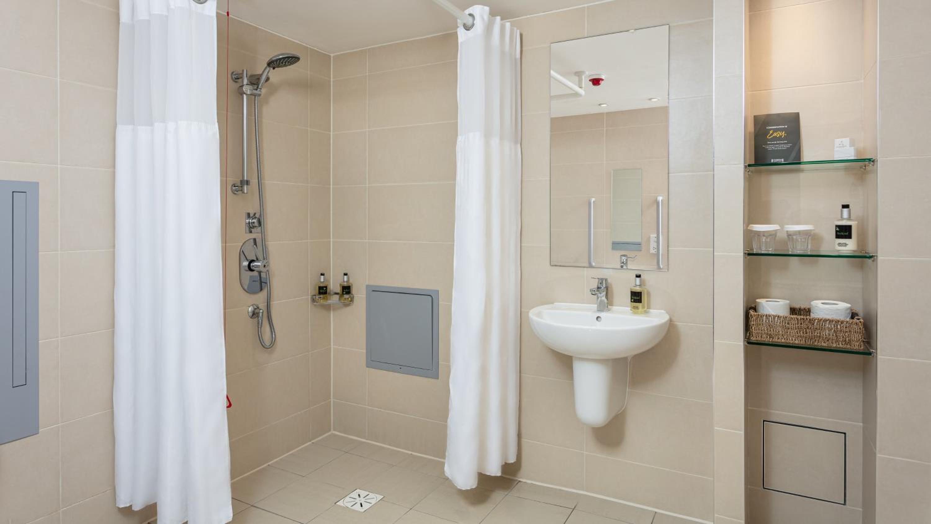 King Studio Suite - Accessible  - Photo 2