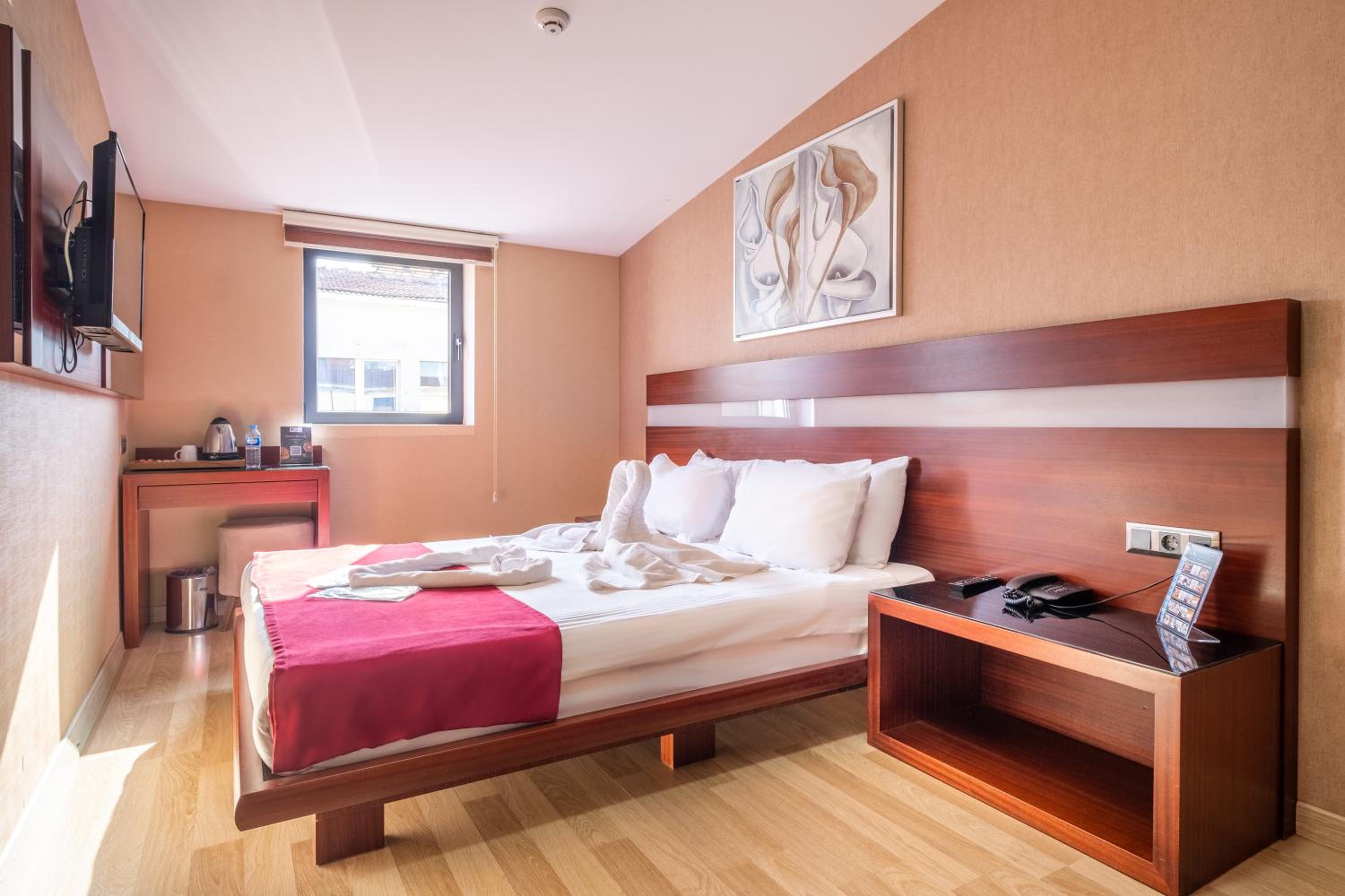 Superior Triple Room photo 3