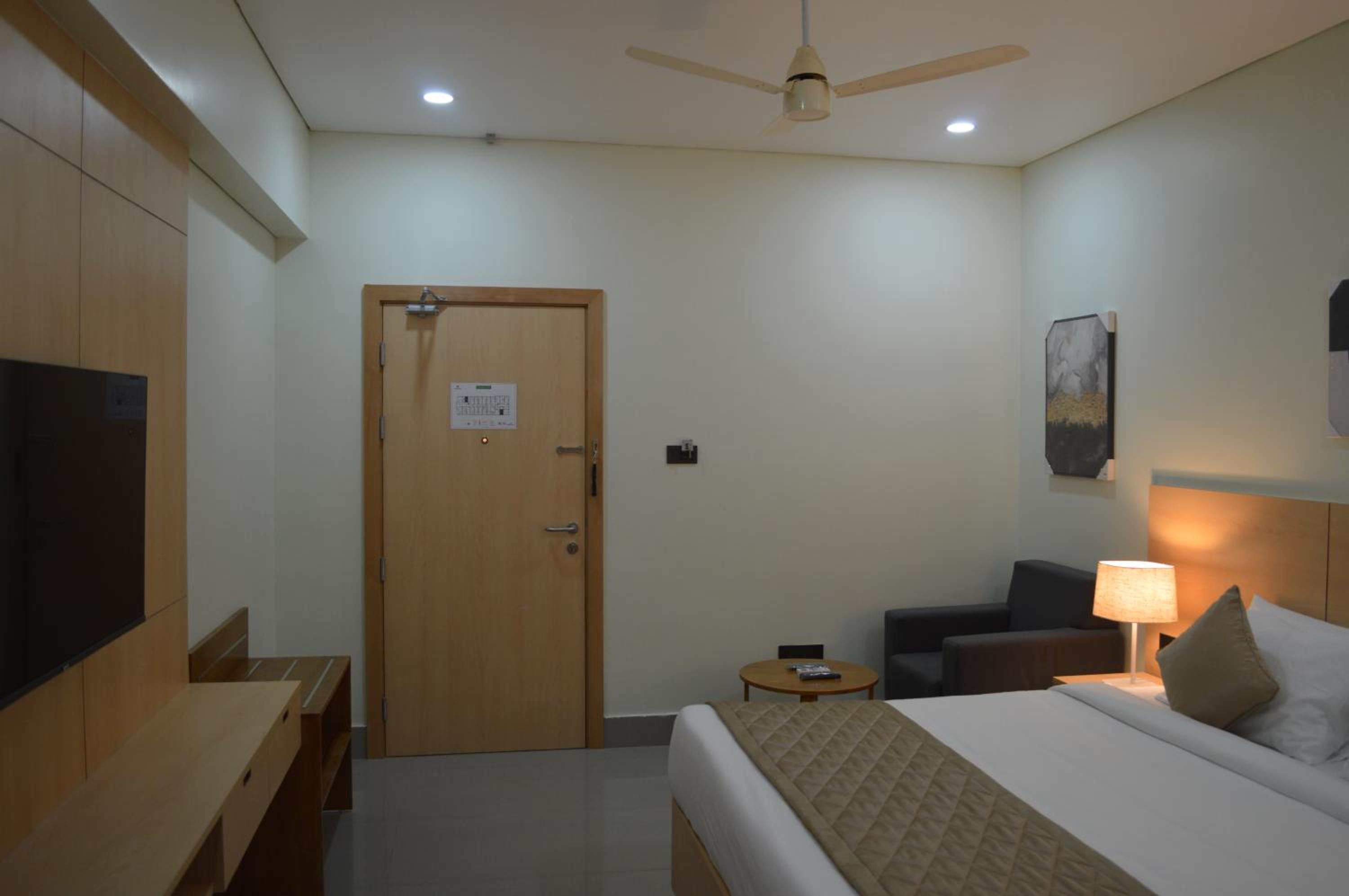 Standard King Room - Photo 2