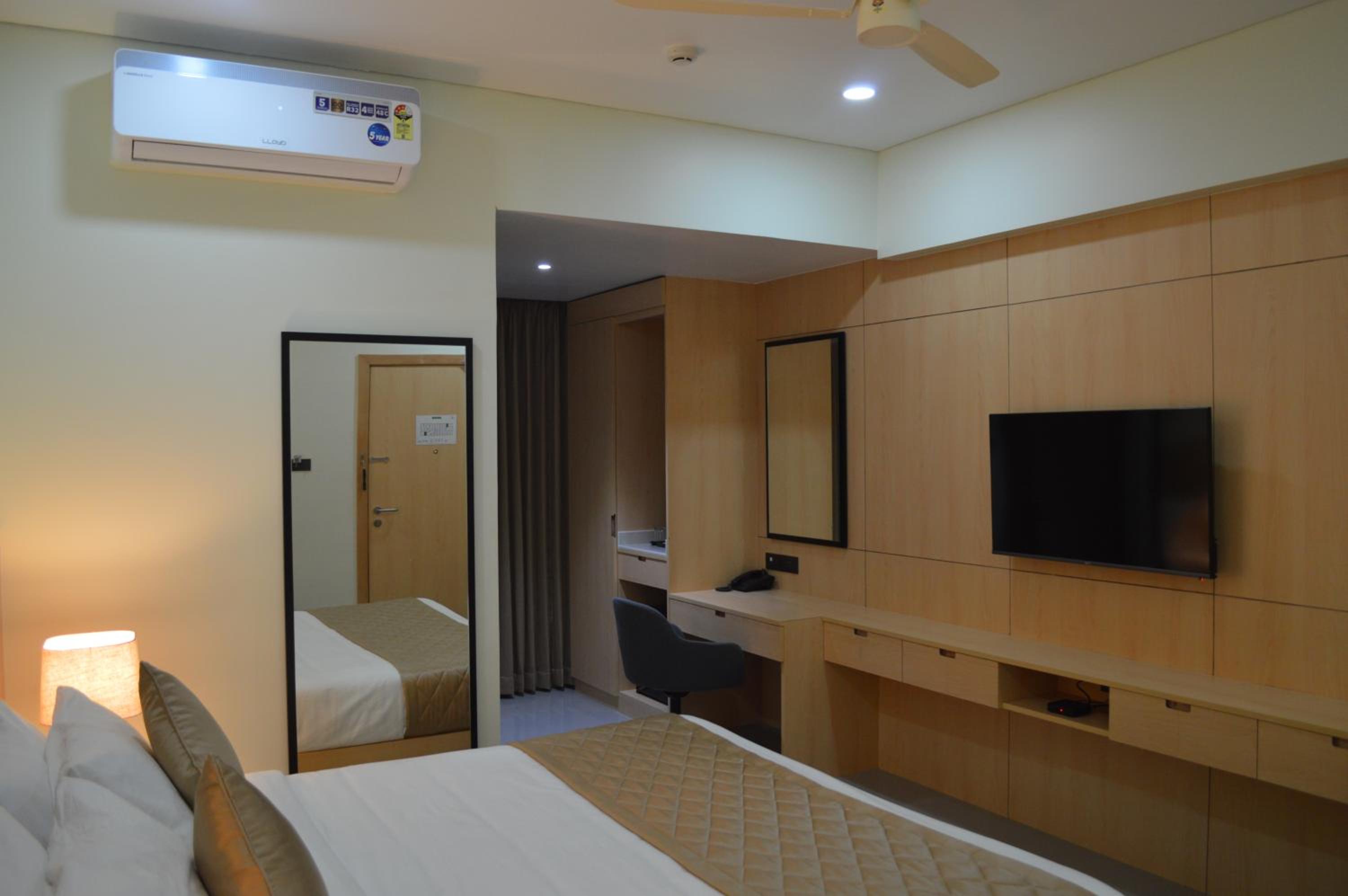 Standard King Room - Photo 4