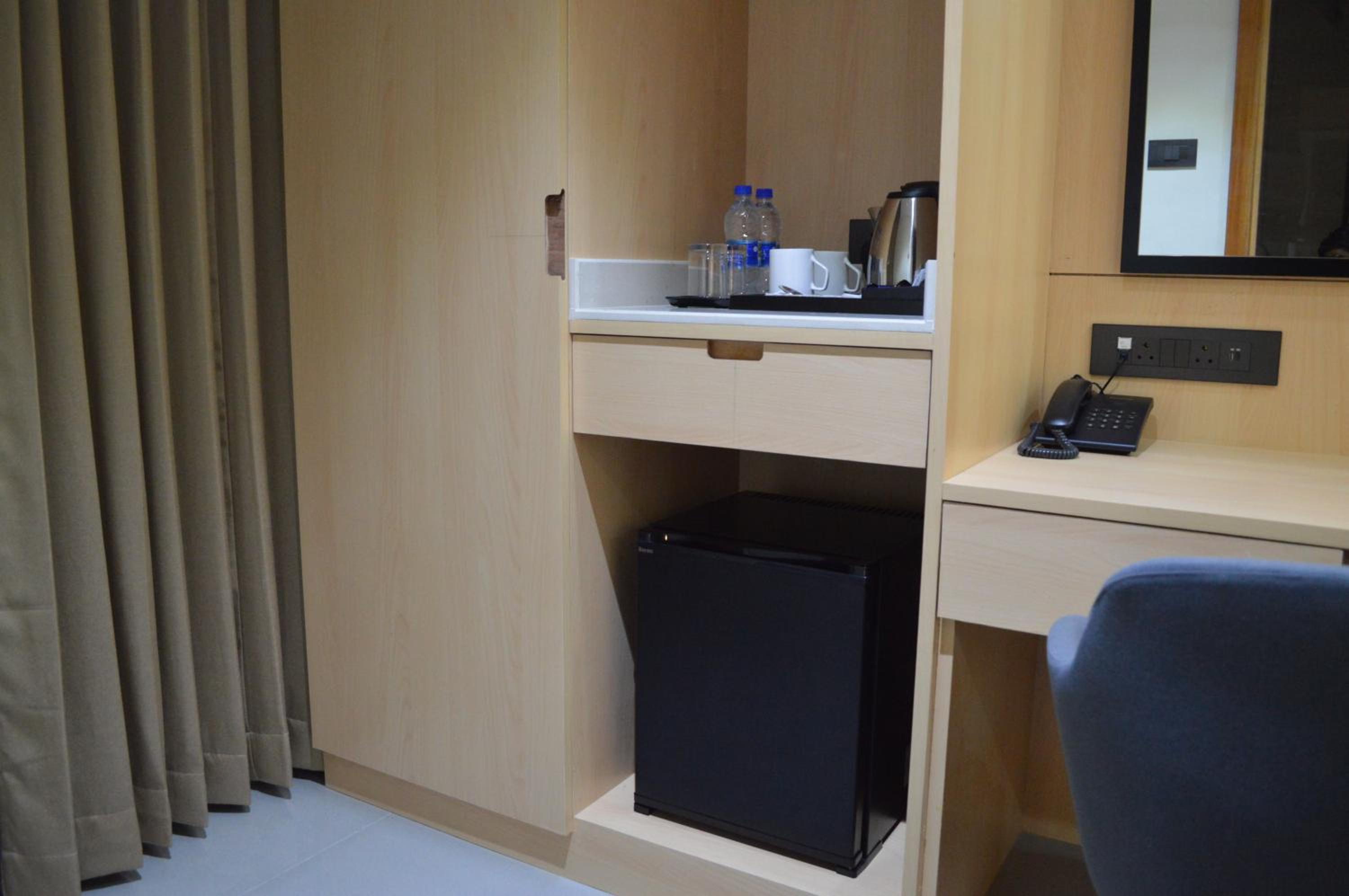 Standard King Room - Photo 5
