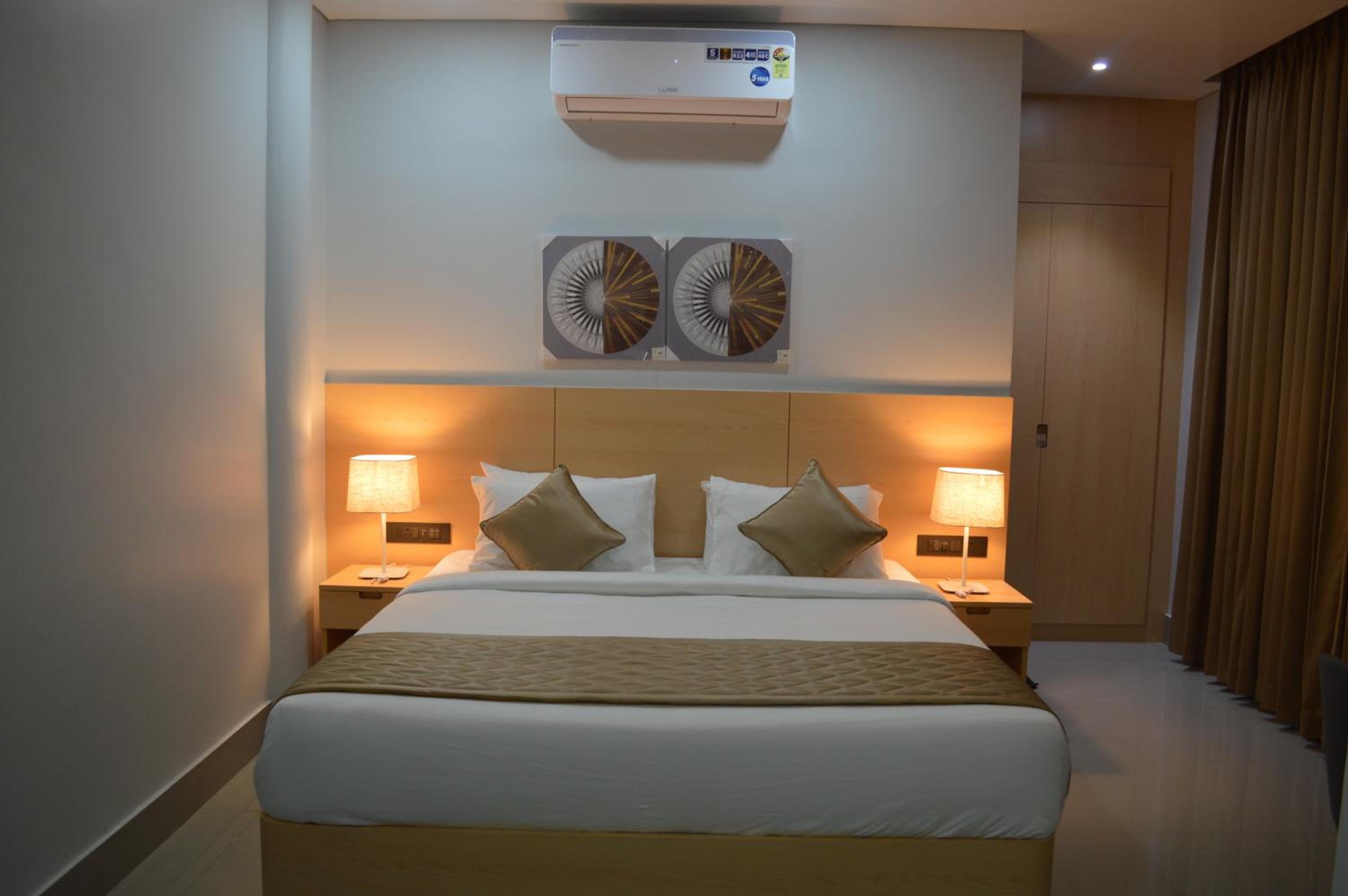 Superior King Room - Photo 3