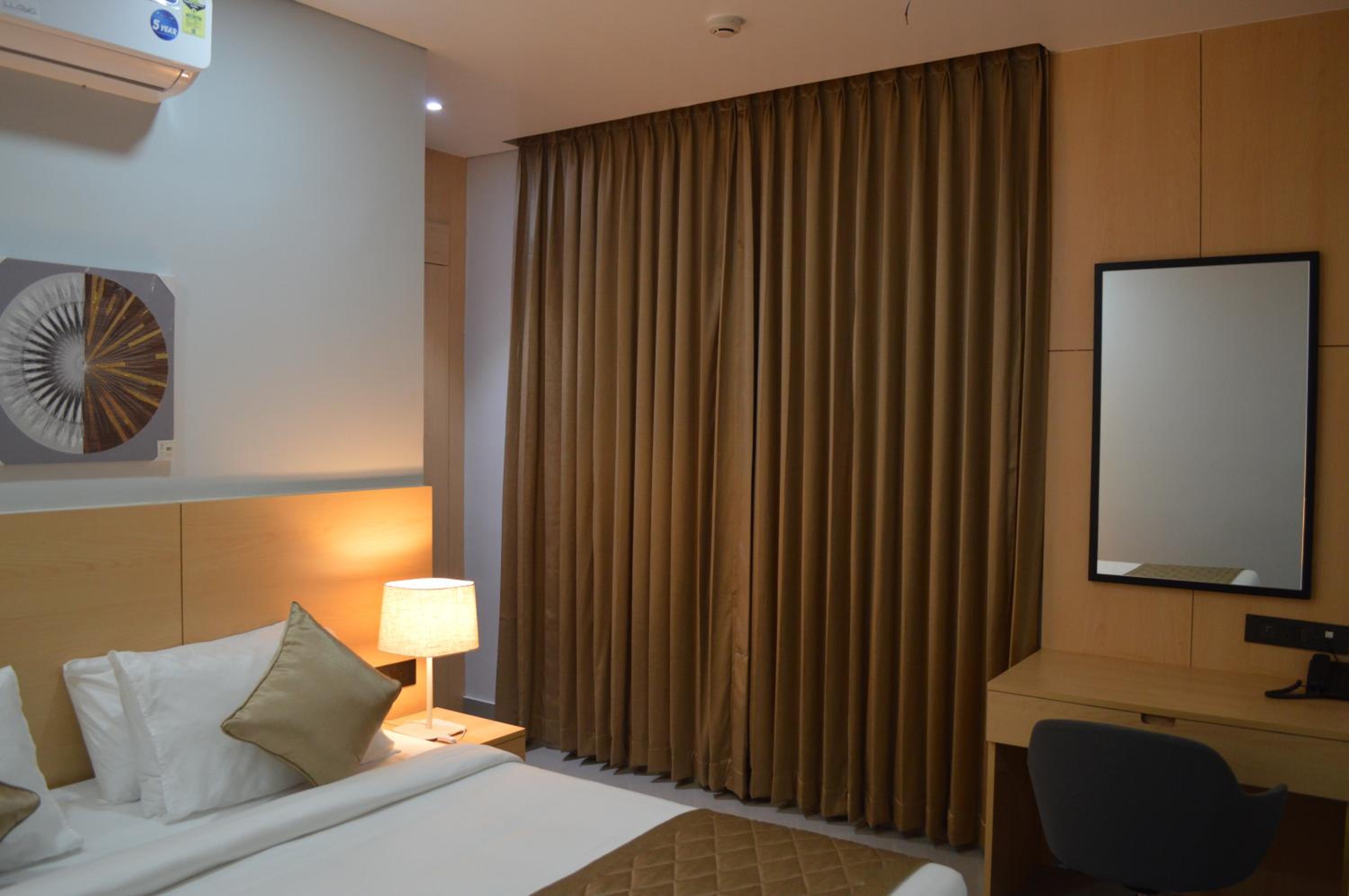 Superior King Room - Photo 7