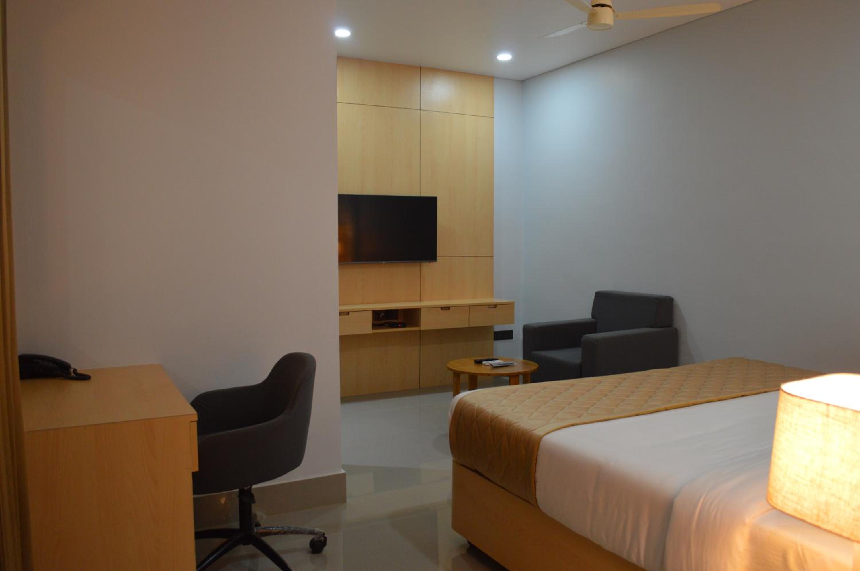 Superior King Room - Photo 1