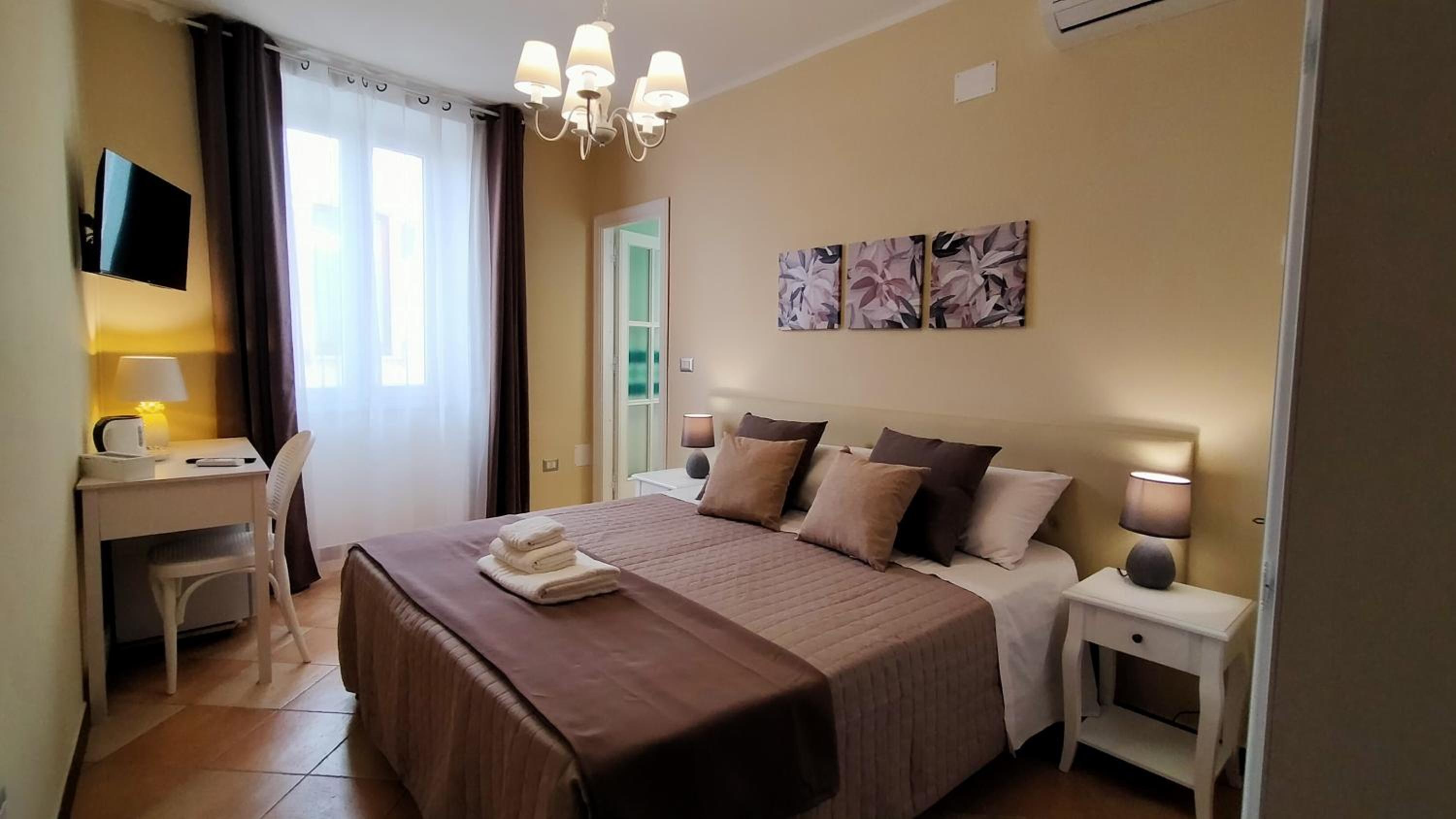 Double Room With Private Bathroom
