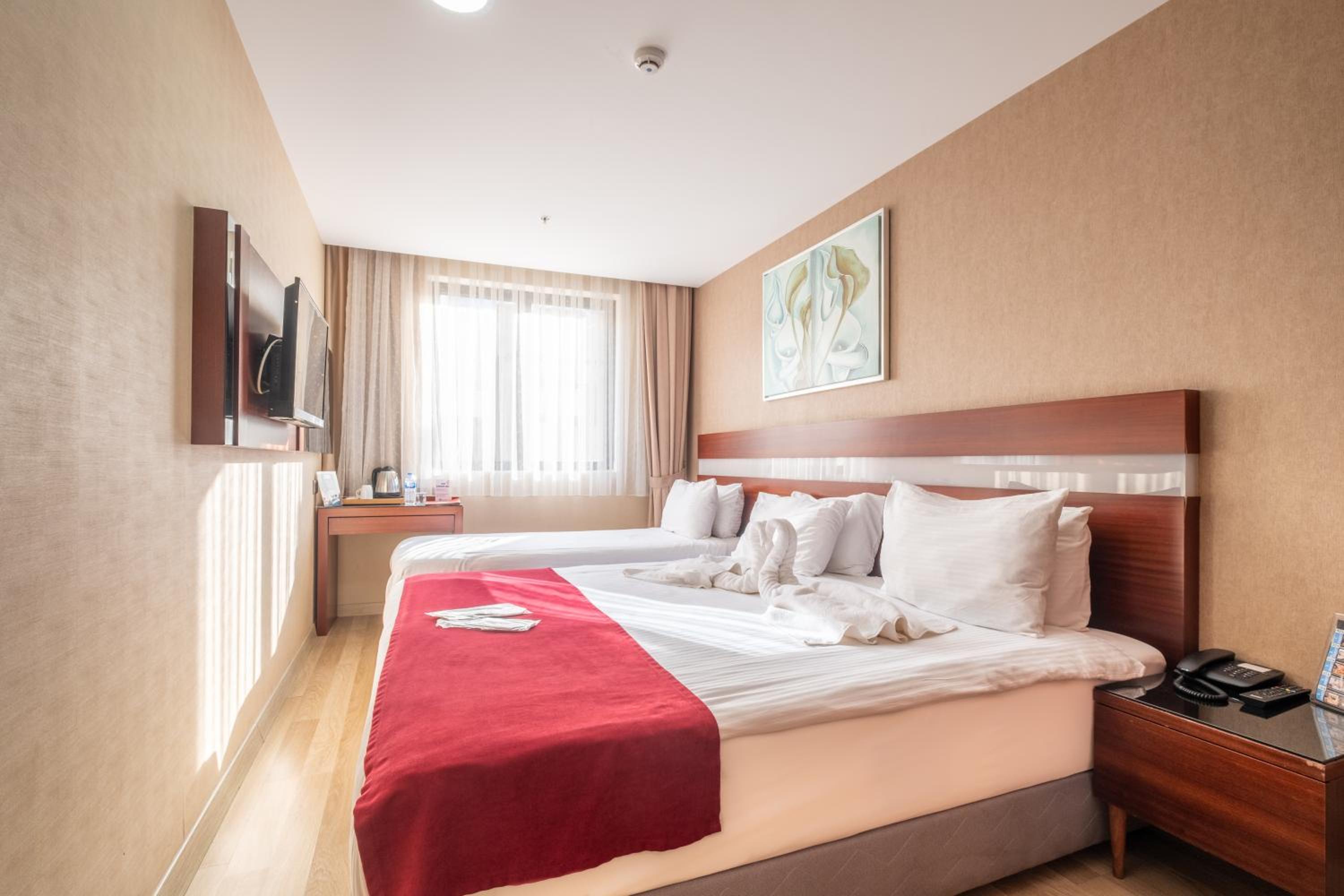 Superior Triple Room photo 2