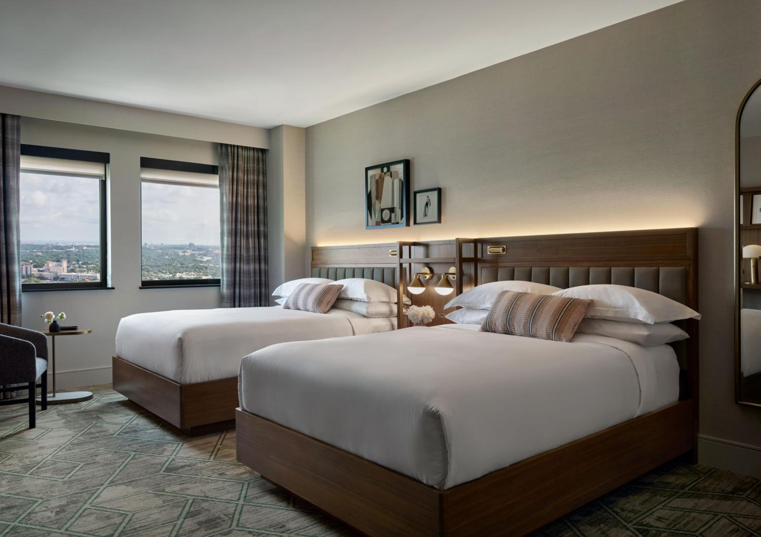 Classic Queen Room with Two Queen Beds - Photo 9