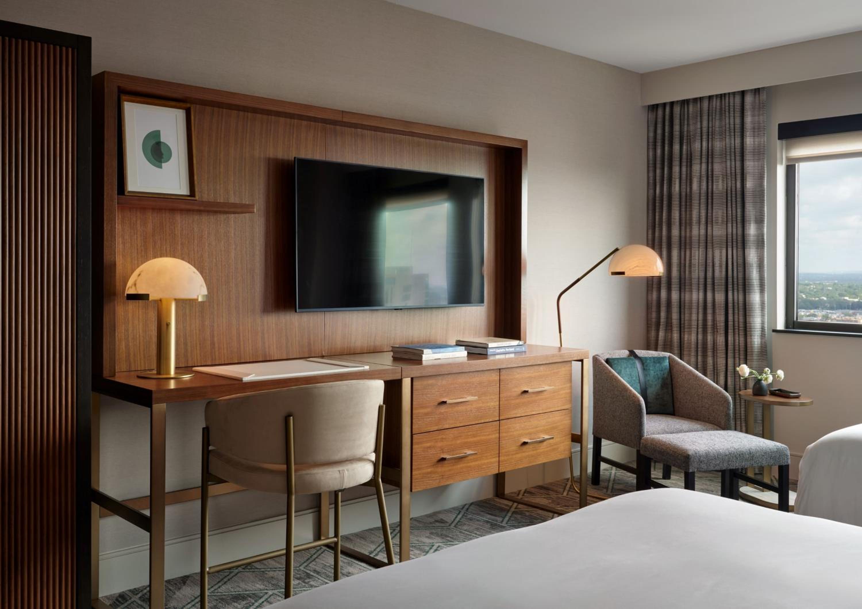 Classic Queen Room with Two Queen Beds - Photo 4