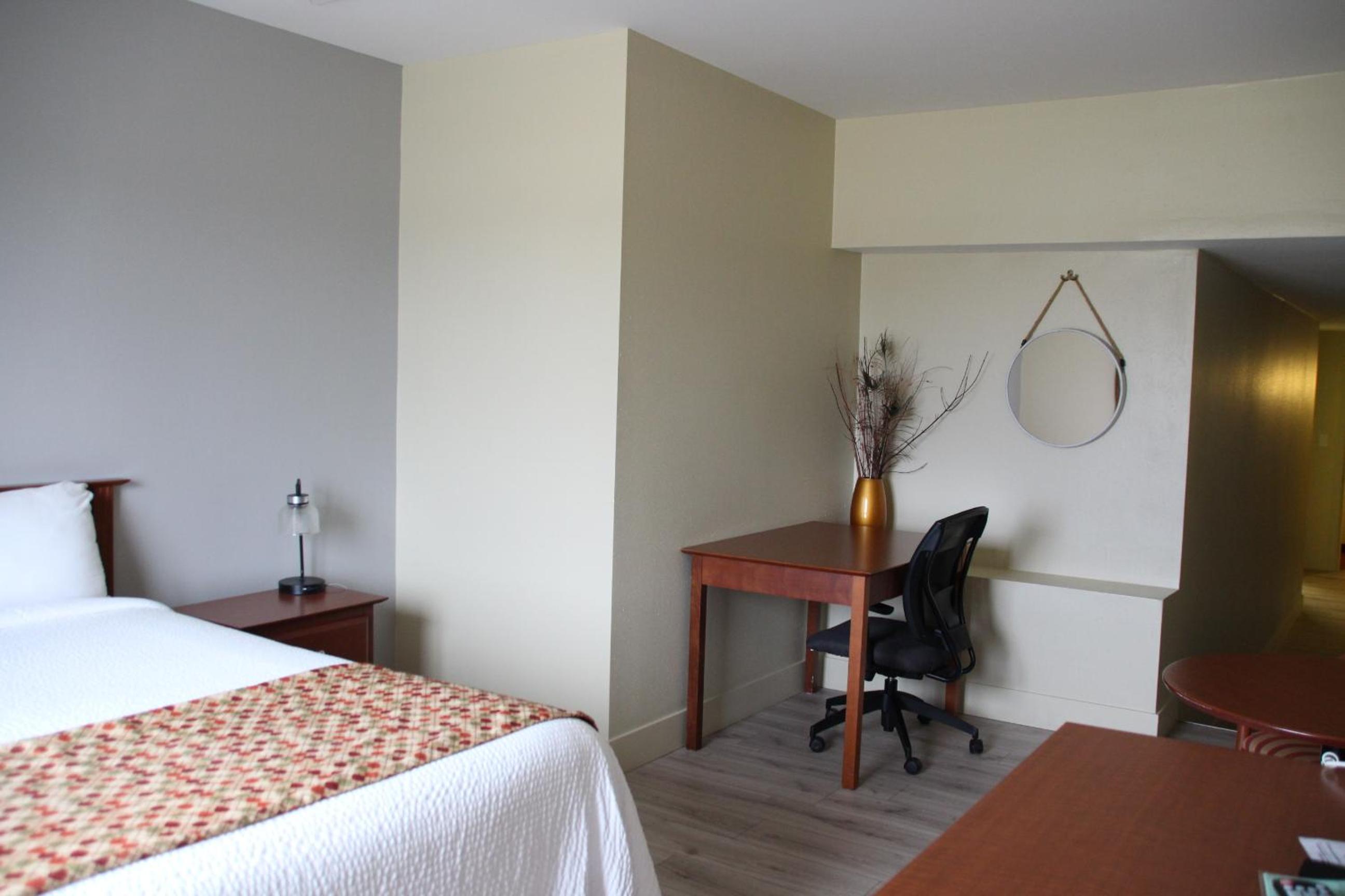Double Room - Non-Smoking  - Photo 2