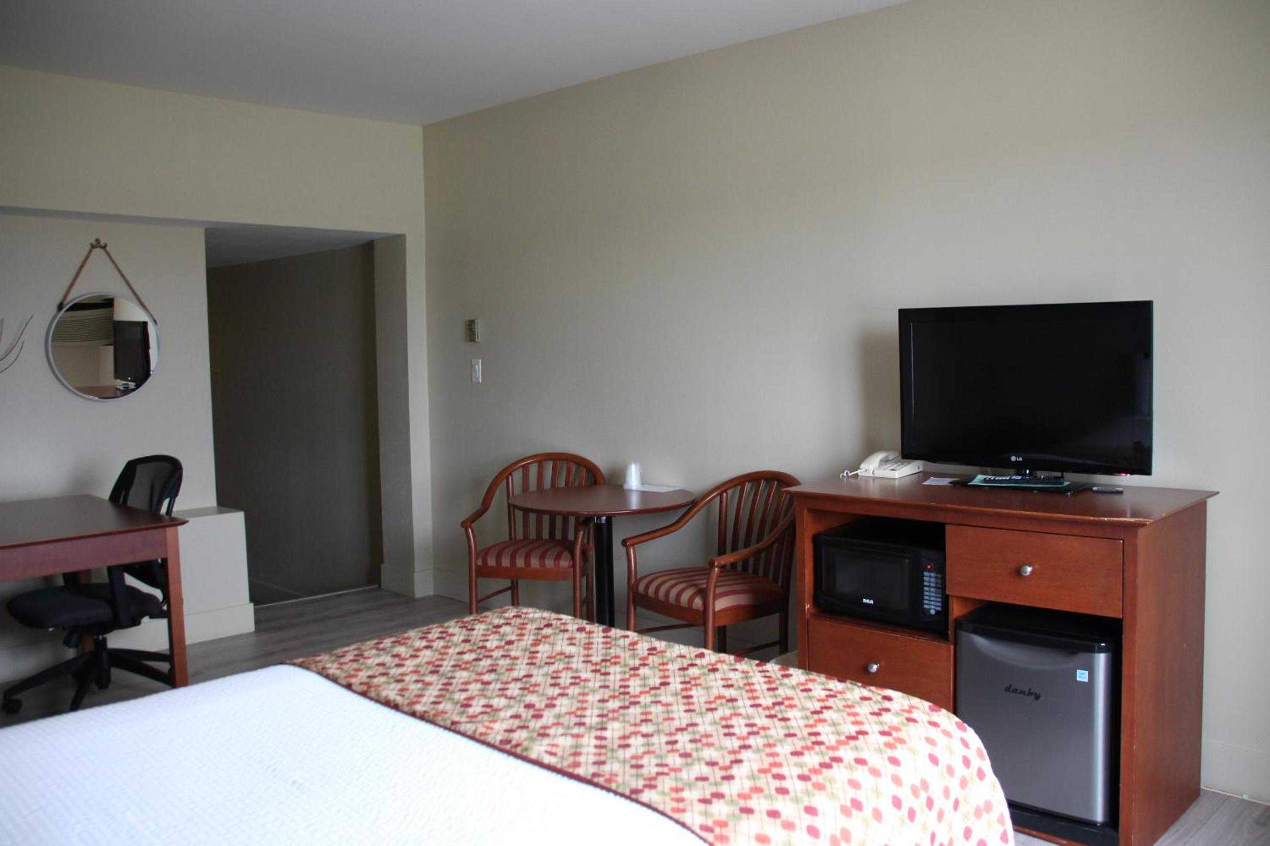 Double Room - Non-Smoking  - Photo 3