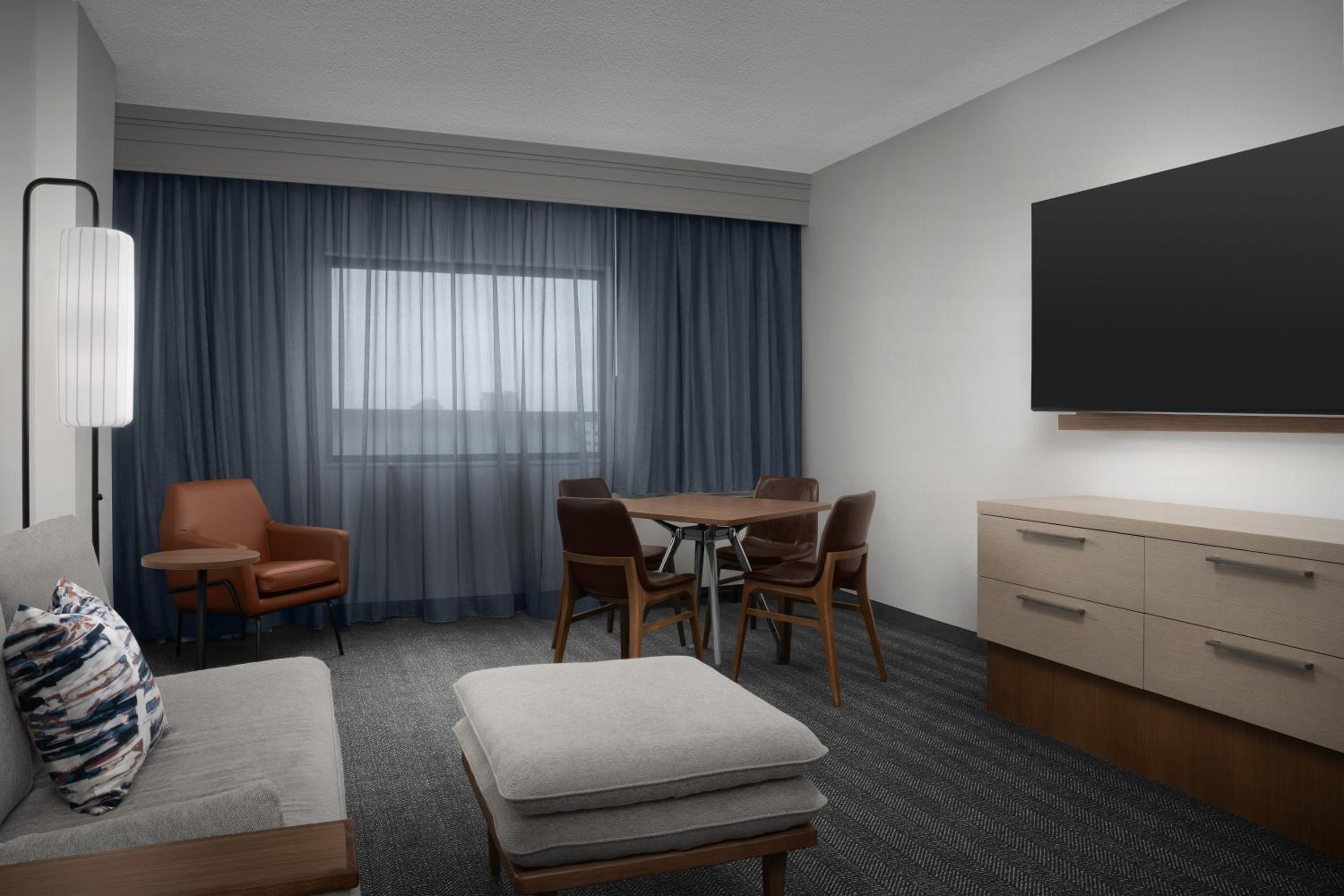One-Bedroom King Suite - Photo 3