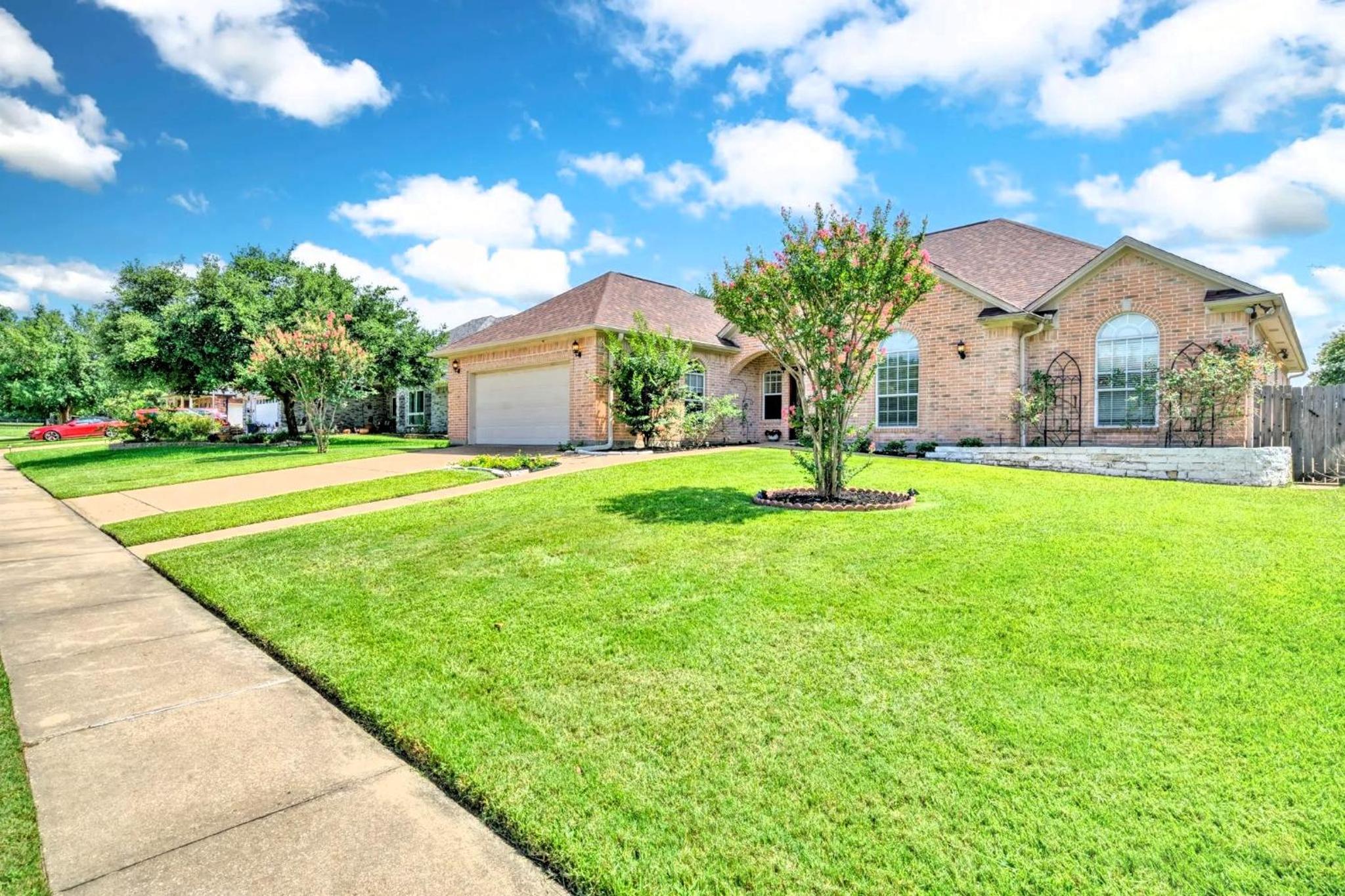 Four-Bedroom House photo 2