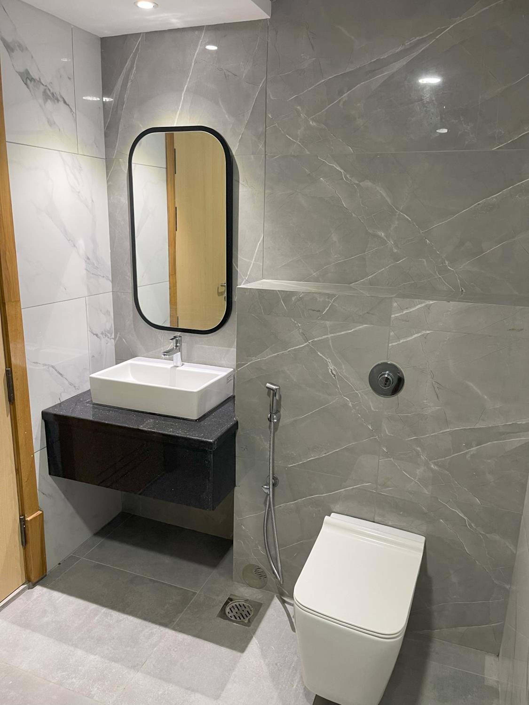 Standard King Room - Photo 7