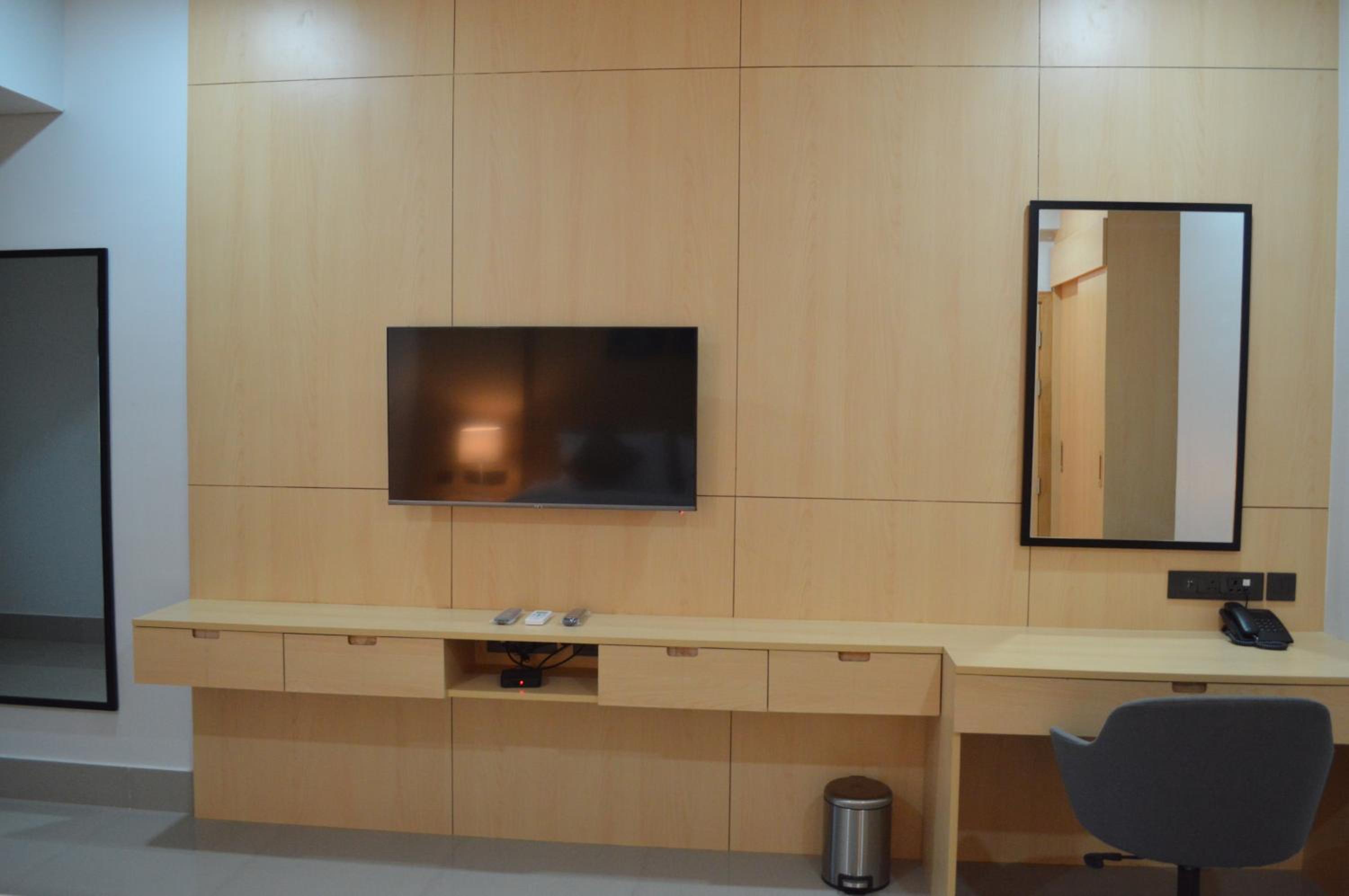 Executive Suite - Photo 5