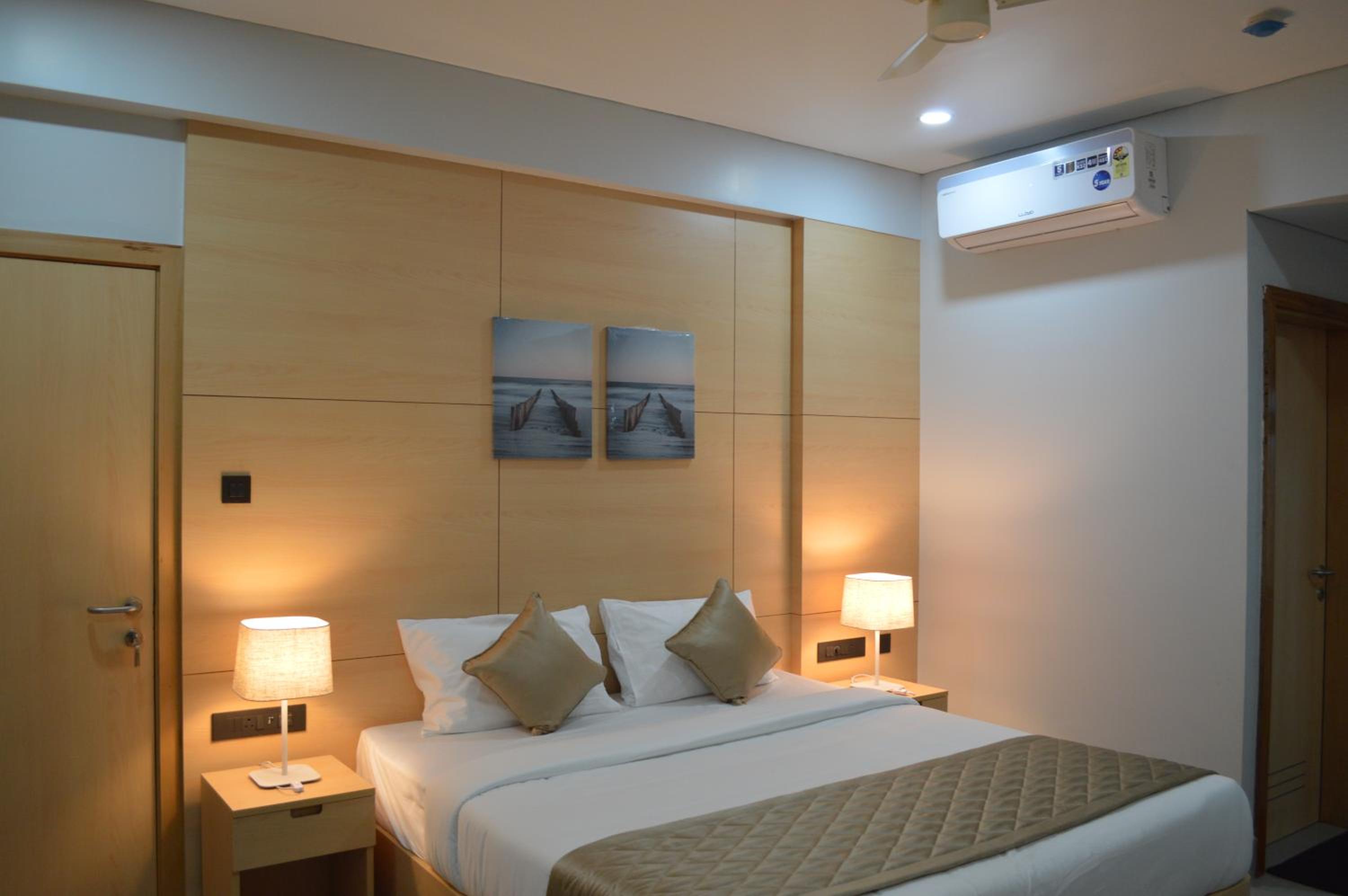 Executive Suite - Photo 4