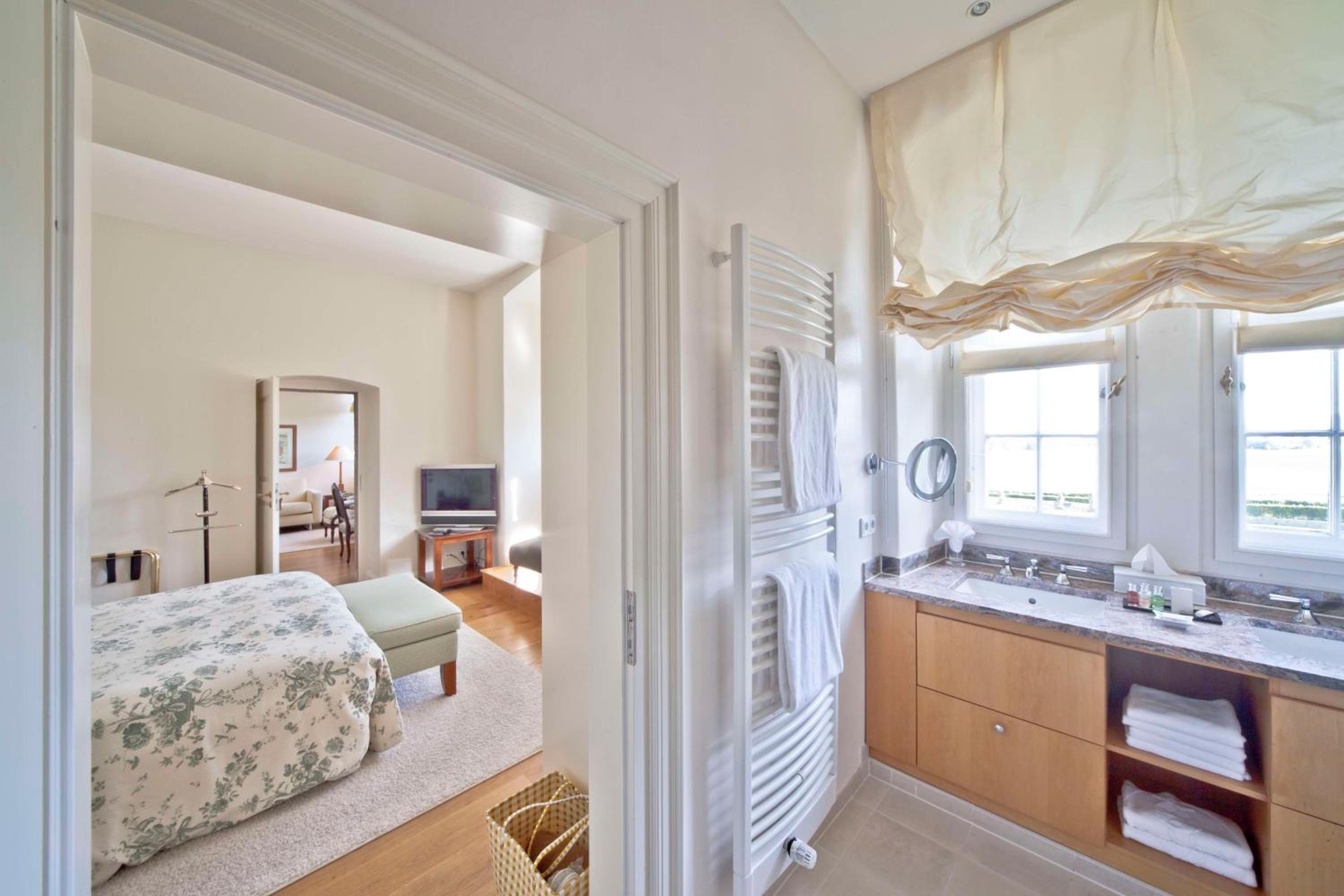 Suite - Photo 7