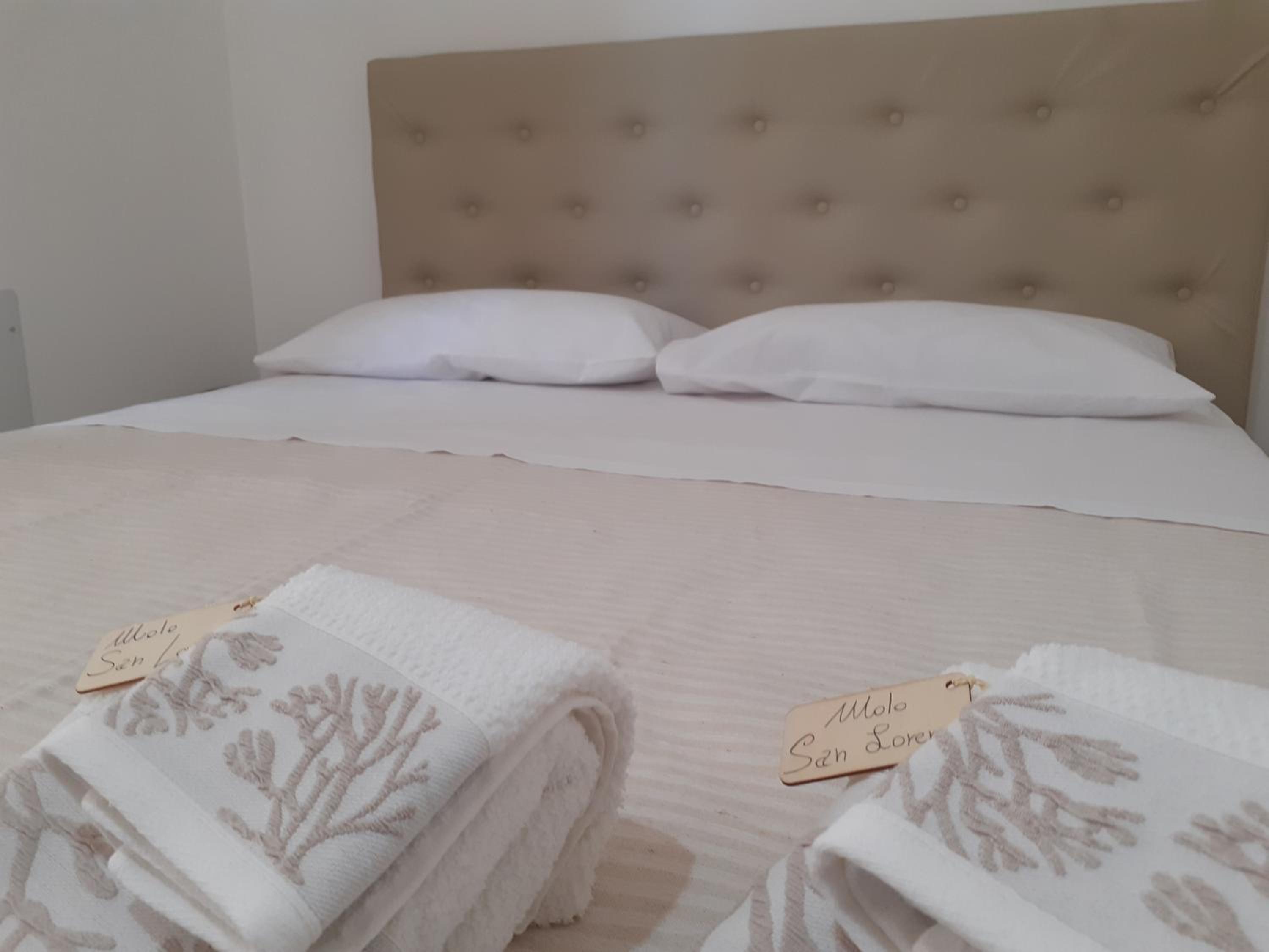 One-Bedroom Deluxe Apartment