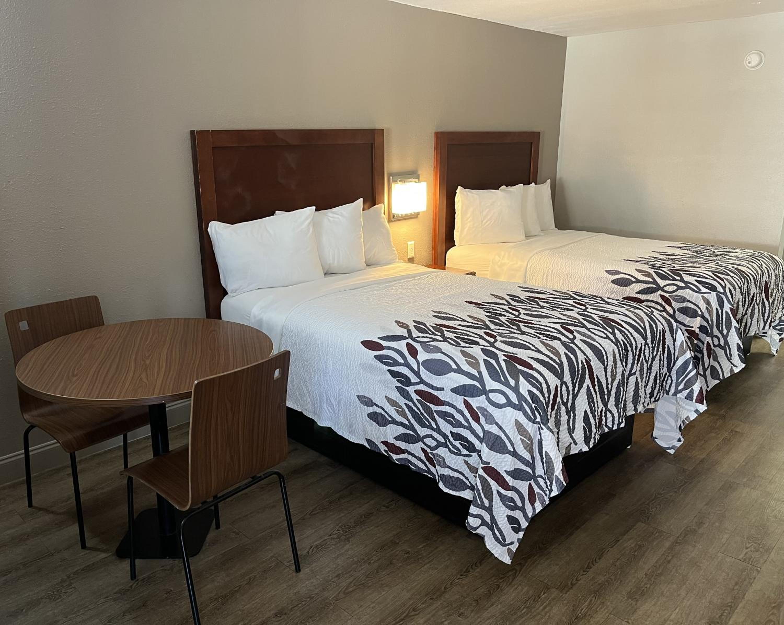 Deluxe Room with Two Double Beds Disability Access Non-Smoking - Photo 8