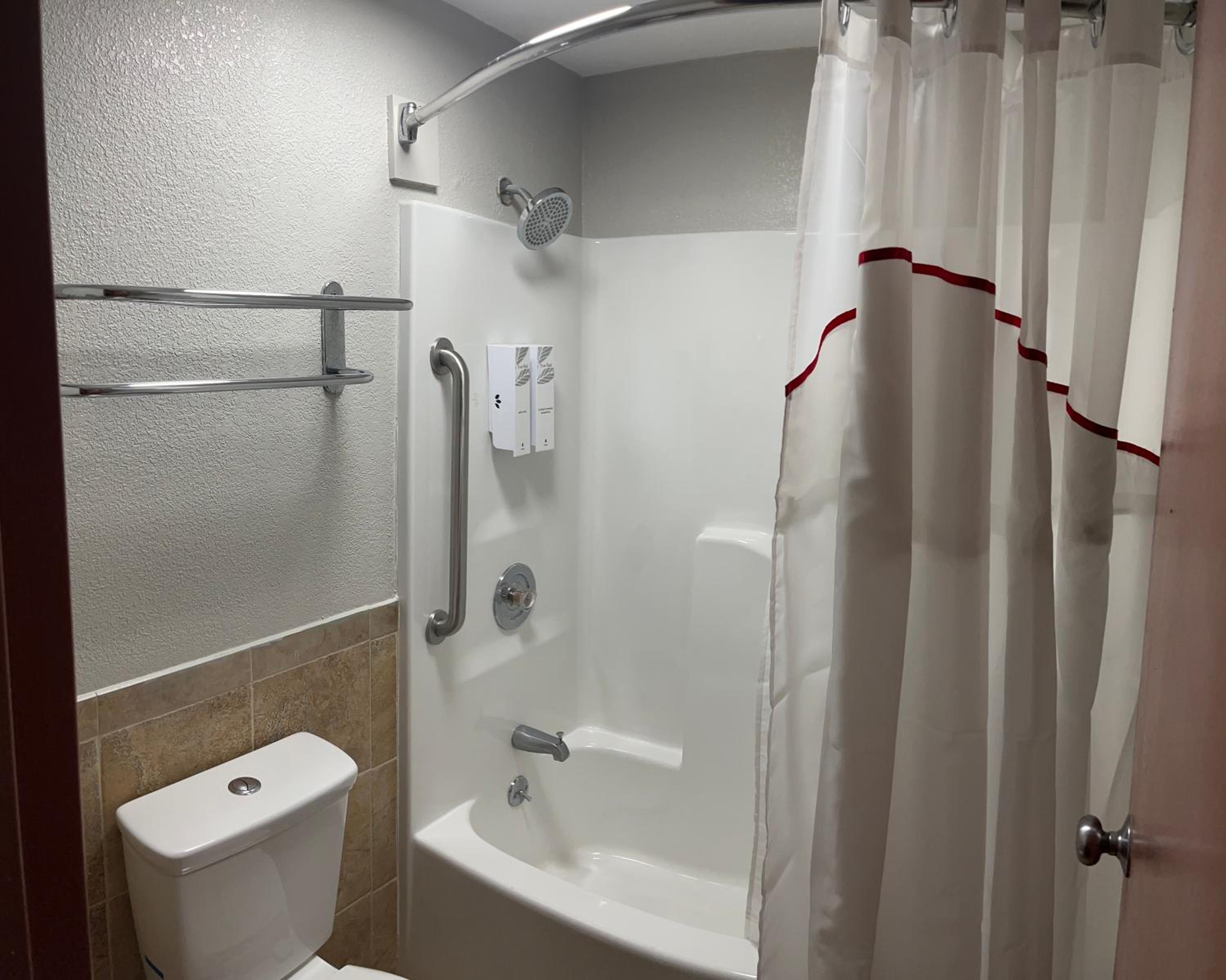 Deluxe Room with Two Double Beds Disability Access Non-Smoking - Photo 7