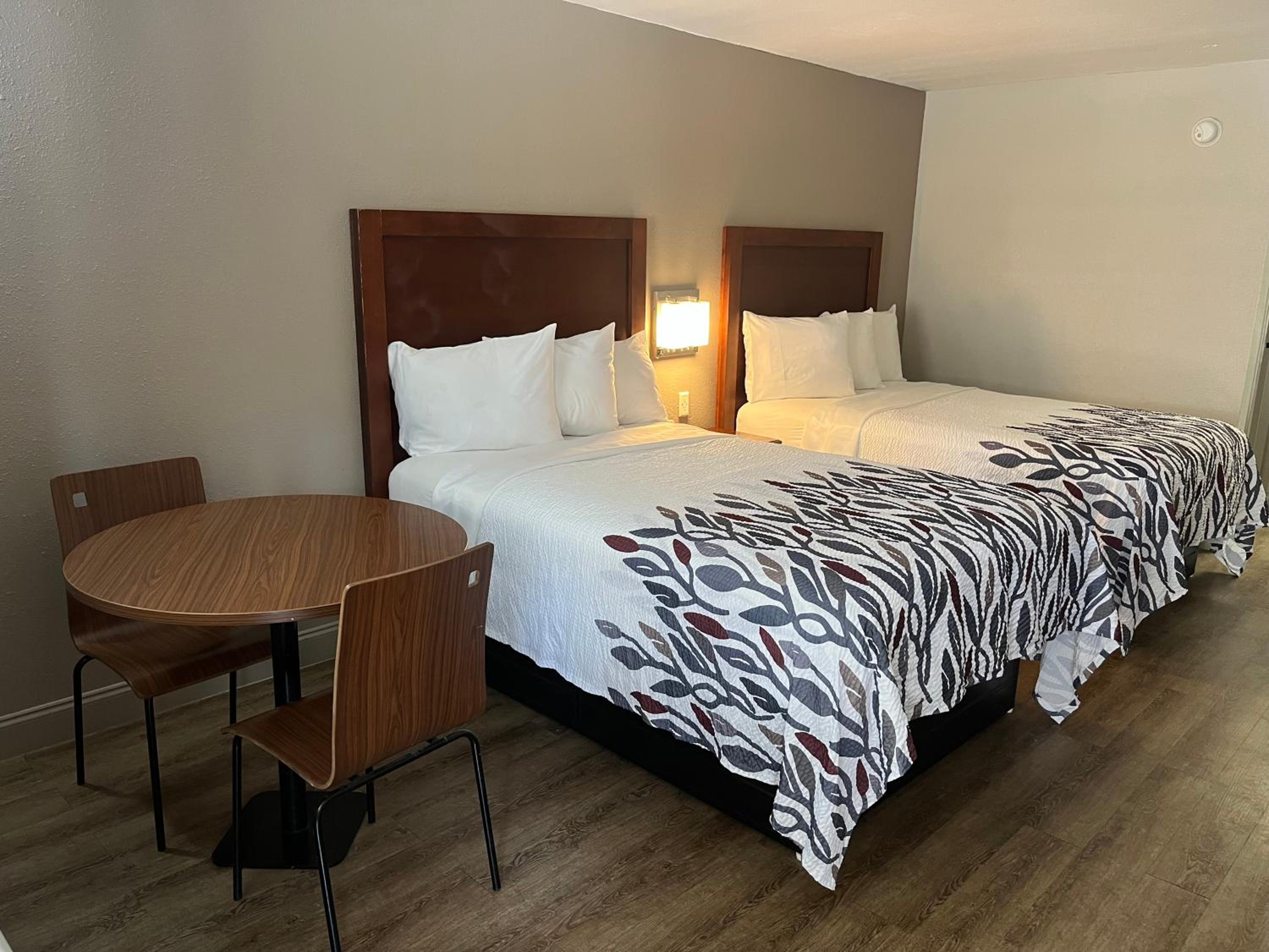Deluxe Room with Two Double Beds Disability Access Non-Smoking - Photo 6