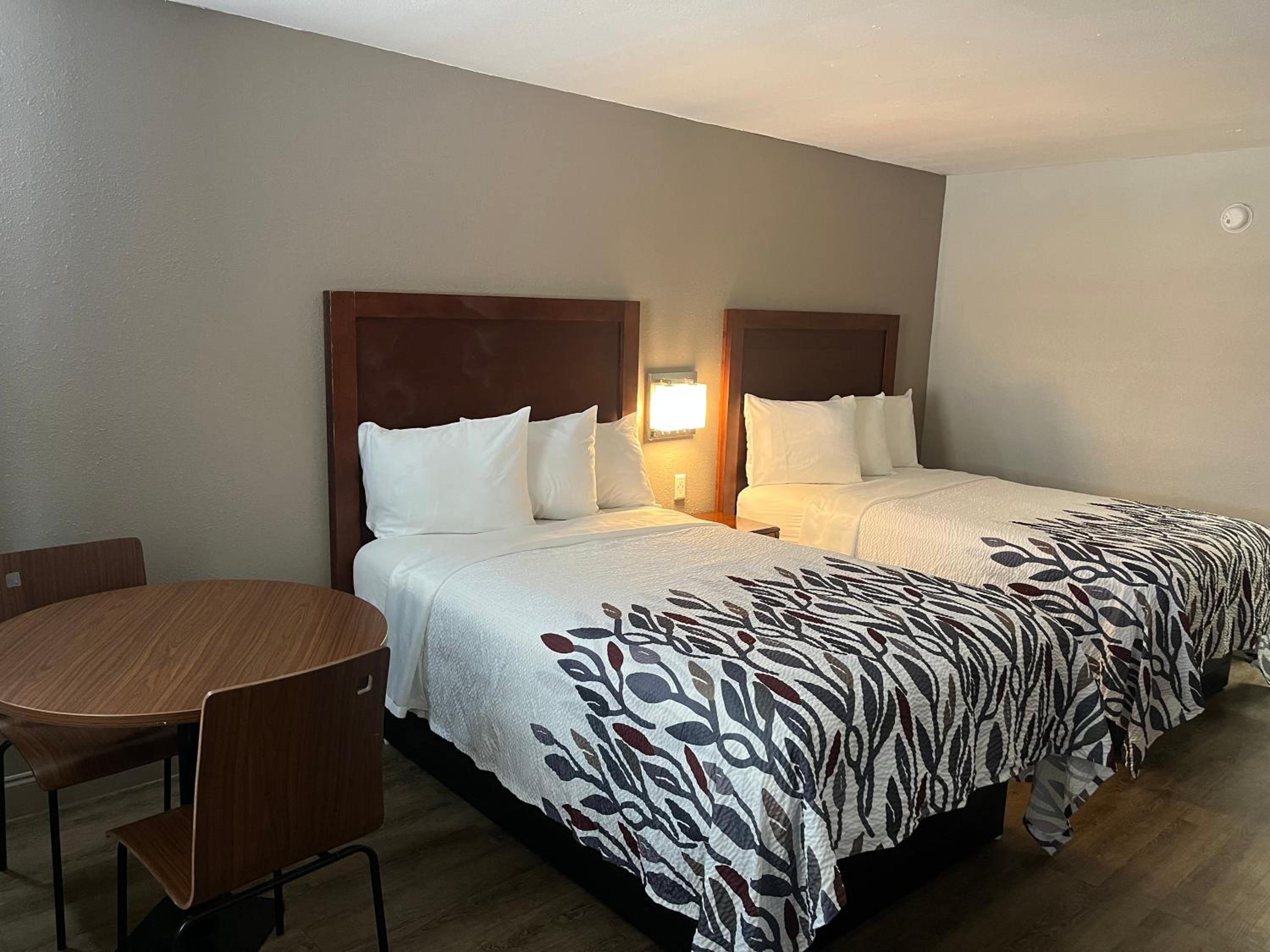 Deluxe Room with Two Double Beds Disability Access Non-Smoking - Photo 5