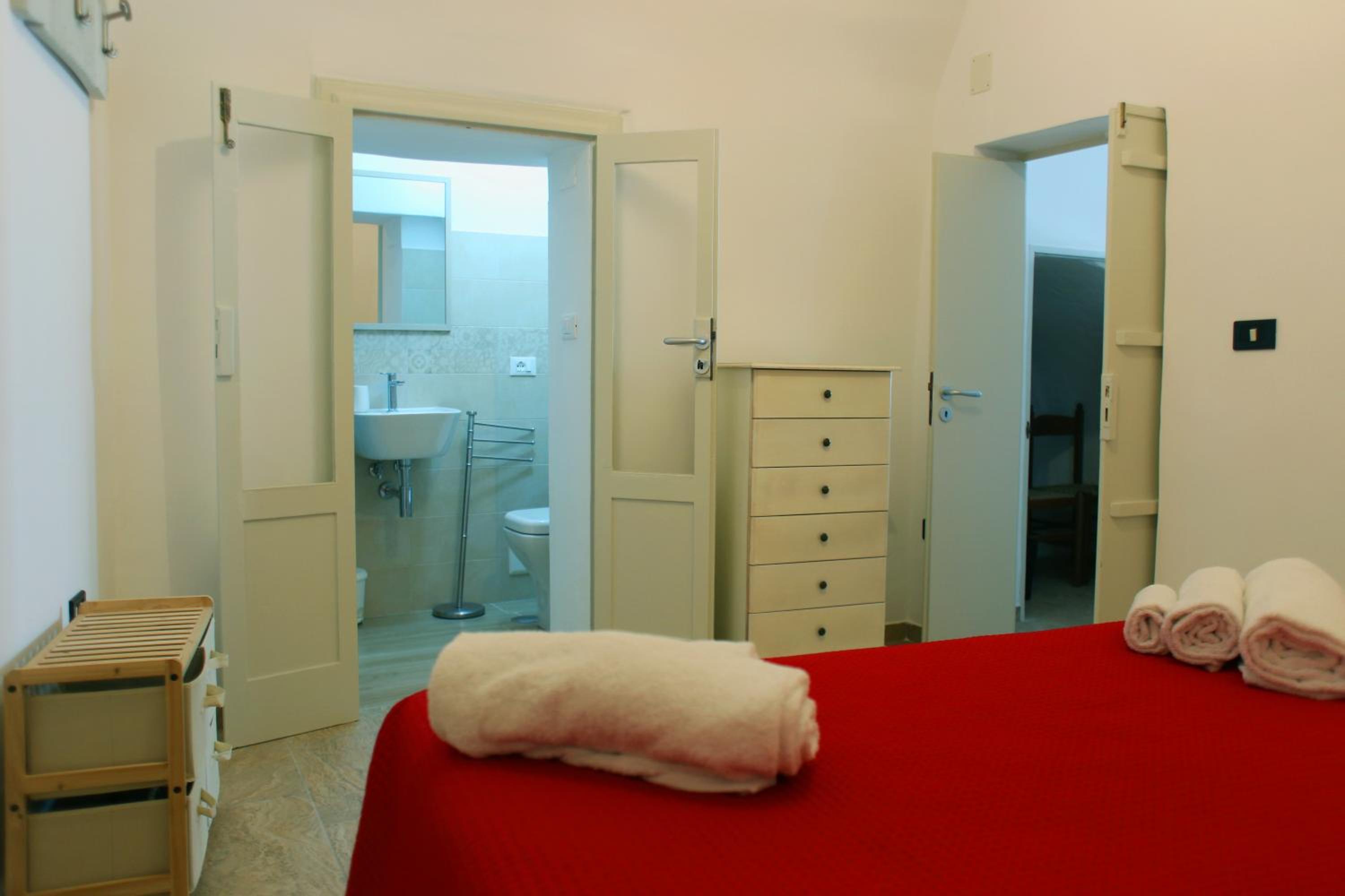 One-Bedroom Apartment photo 3