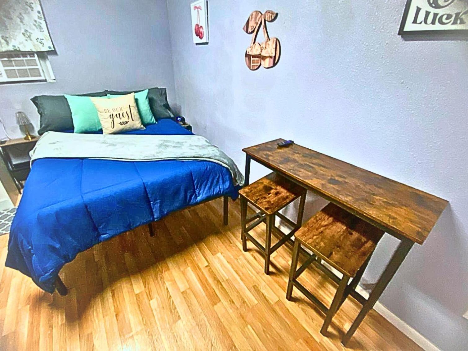 One-Bedroom House photo 1