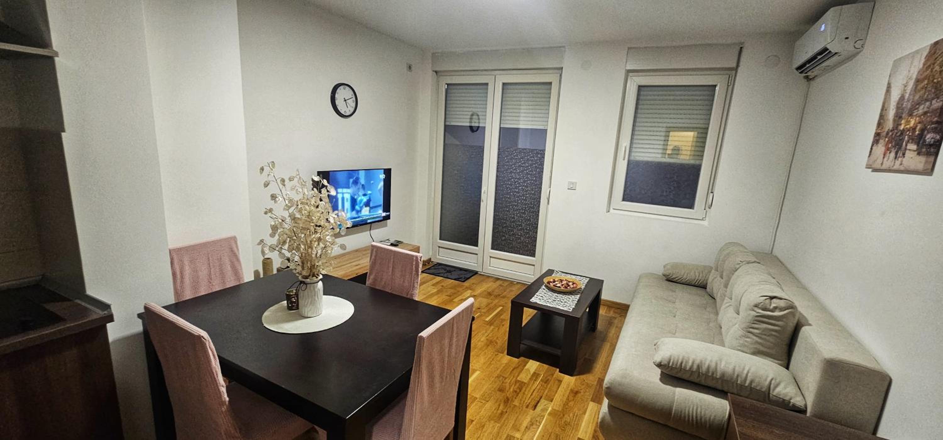 One-Bedroom Apartment with Balcony photo 1