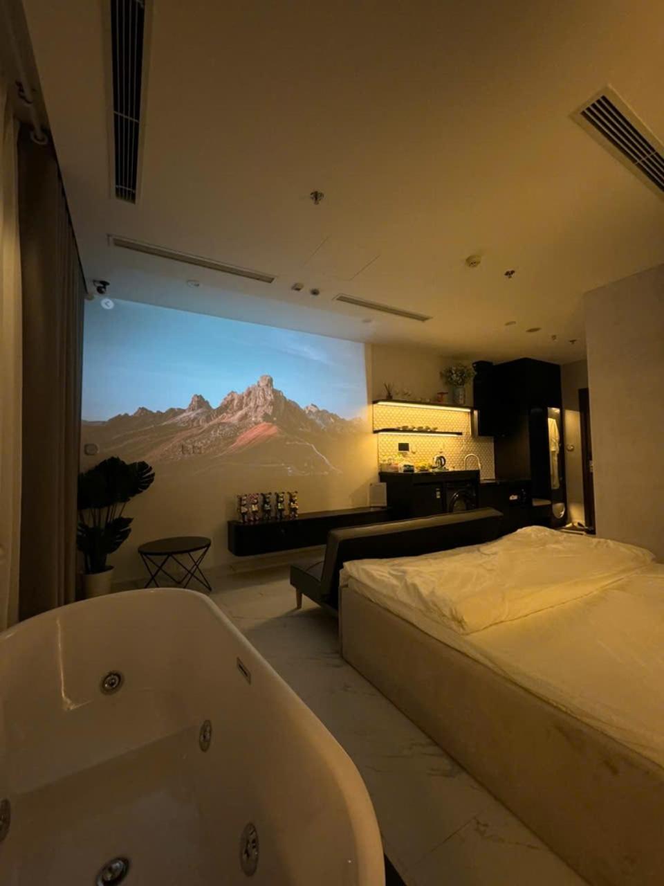 Studio Apartment with Balcony photo 1