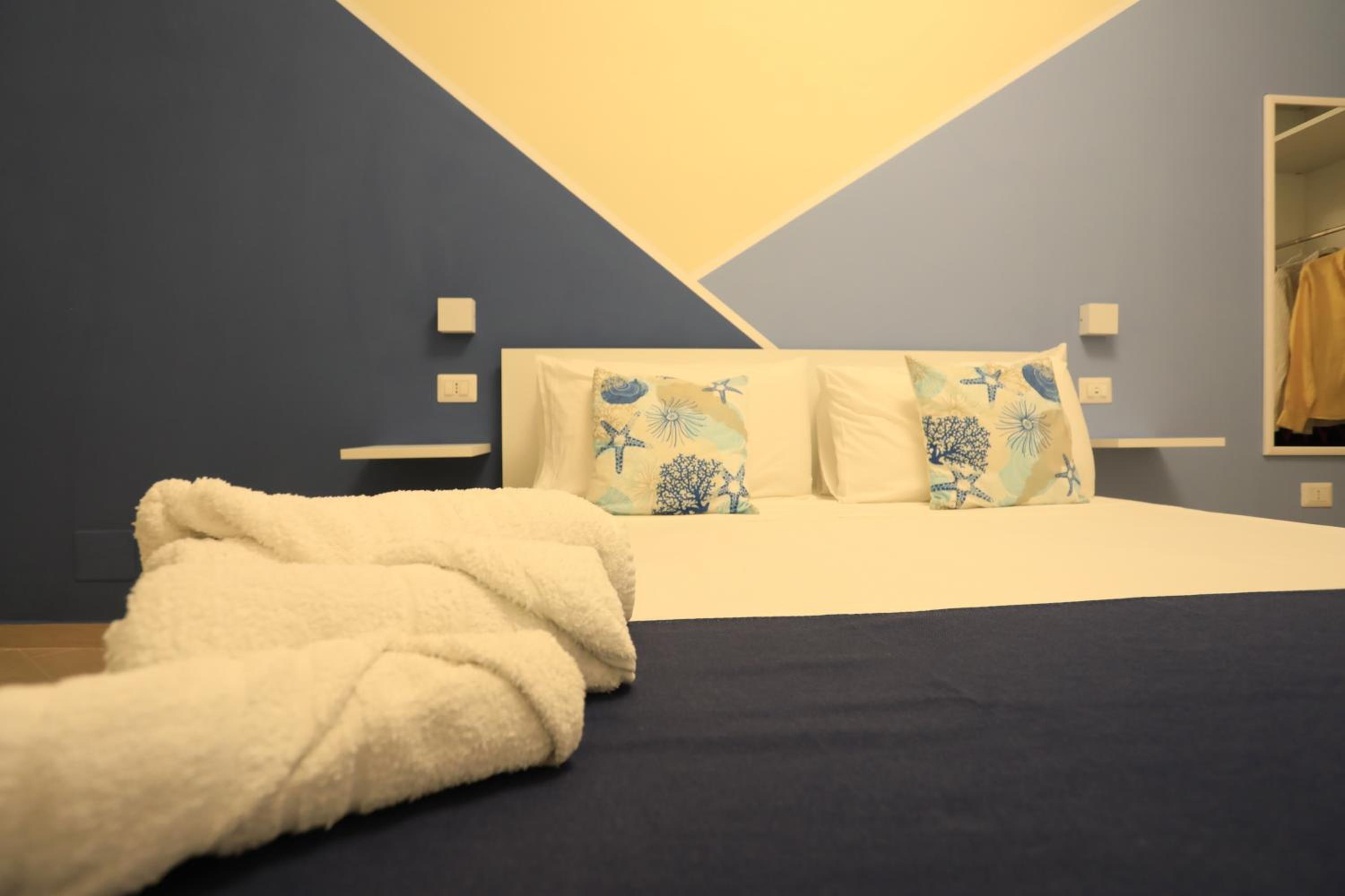 Economy Double Room - Photo 7