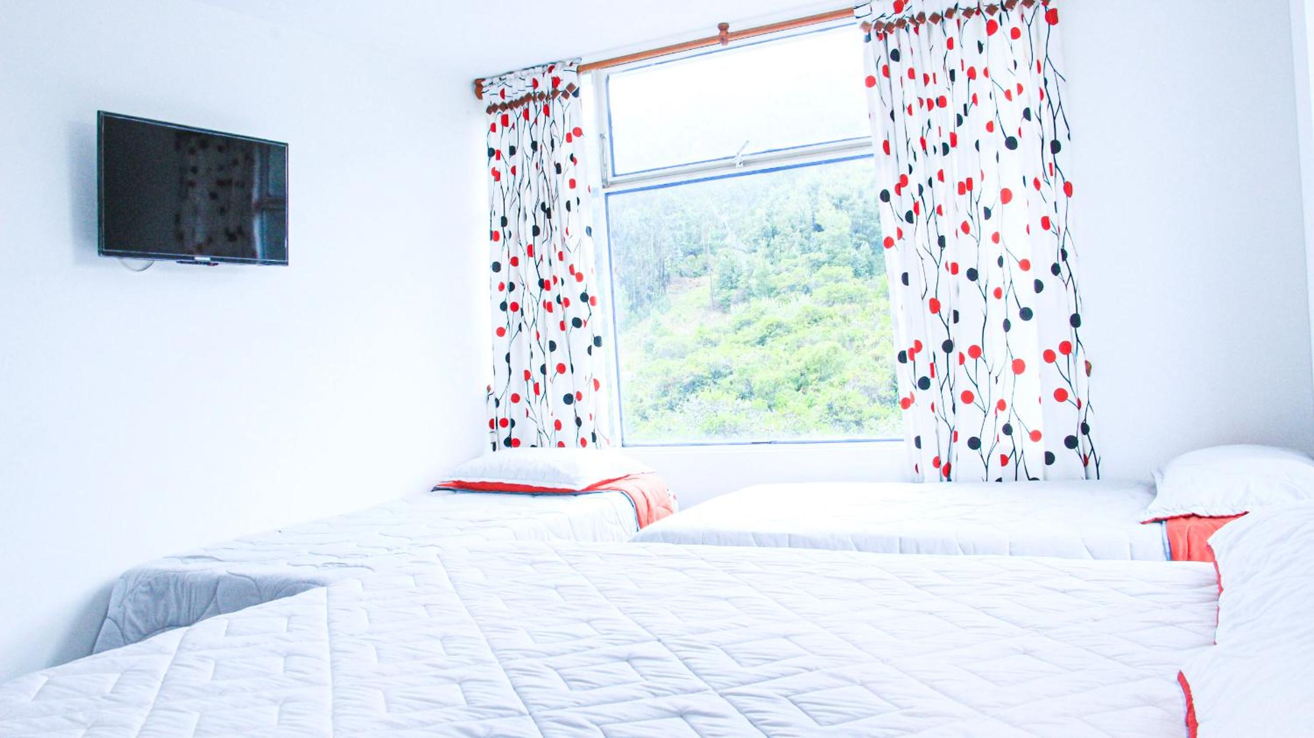 Quadruple Room with Mountain View photo 3
