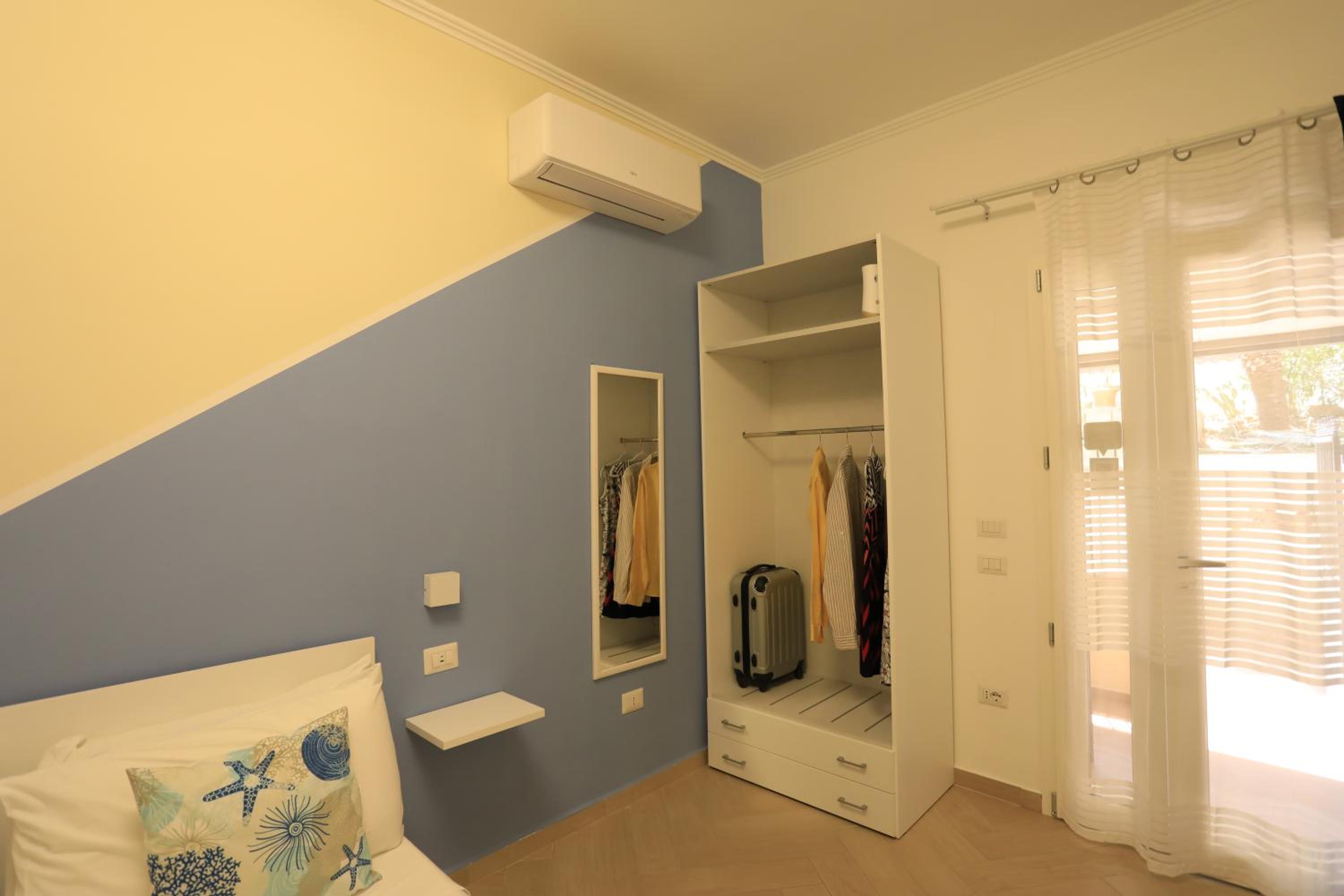 Economy Double Room - Photo 9