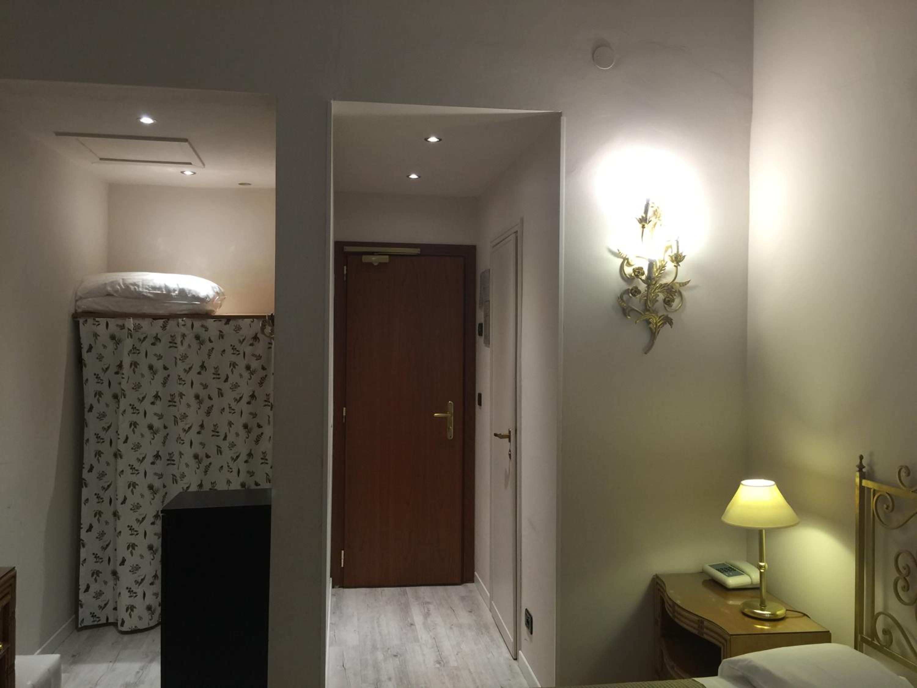 Single Room photo 3