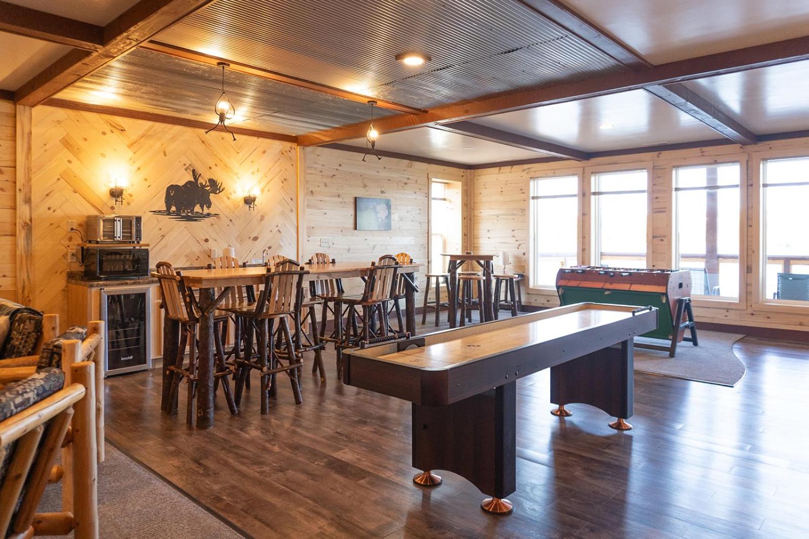 Five-Bedroom House - Photo 38