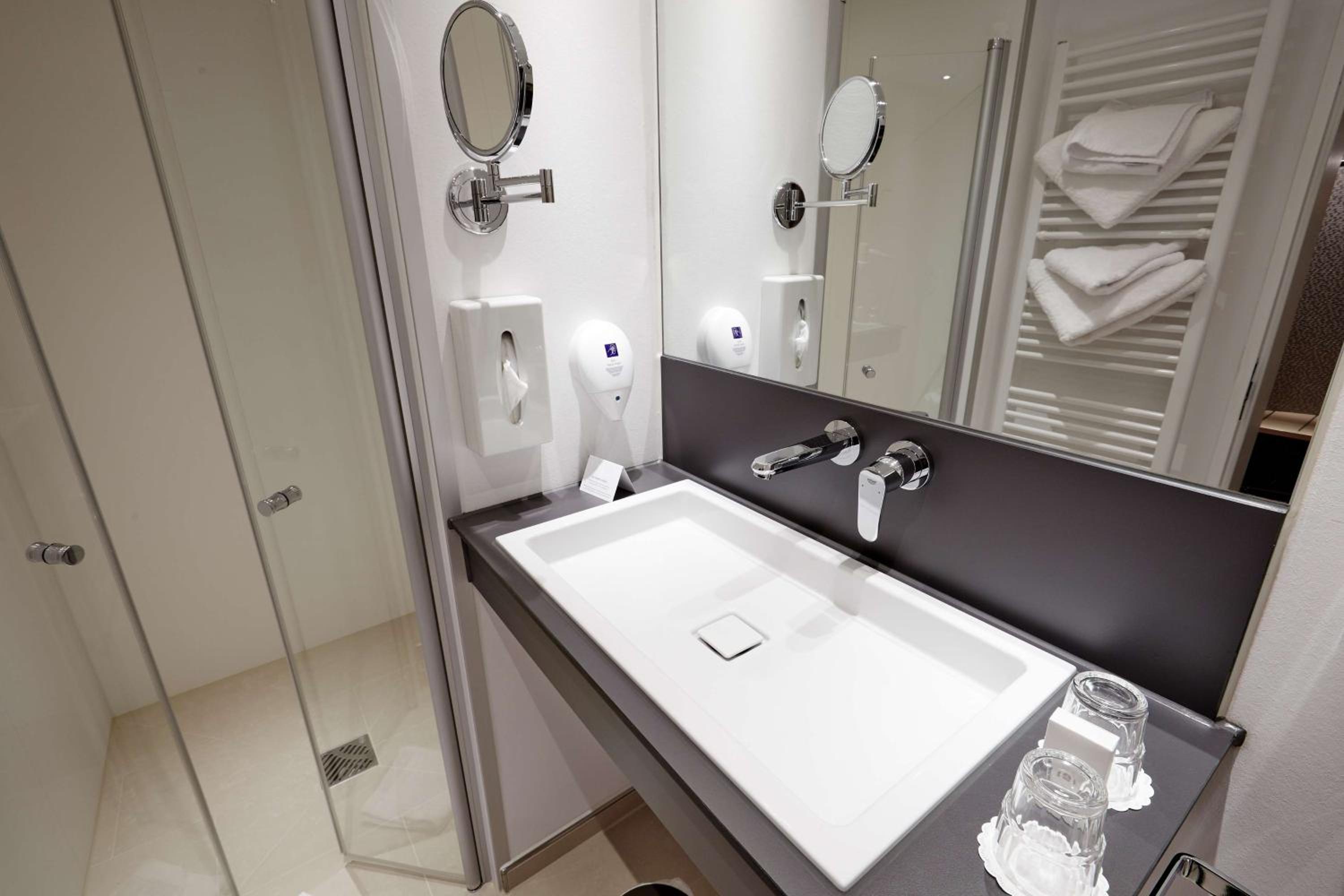 Business Double Room - Photo 3