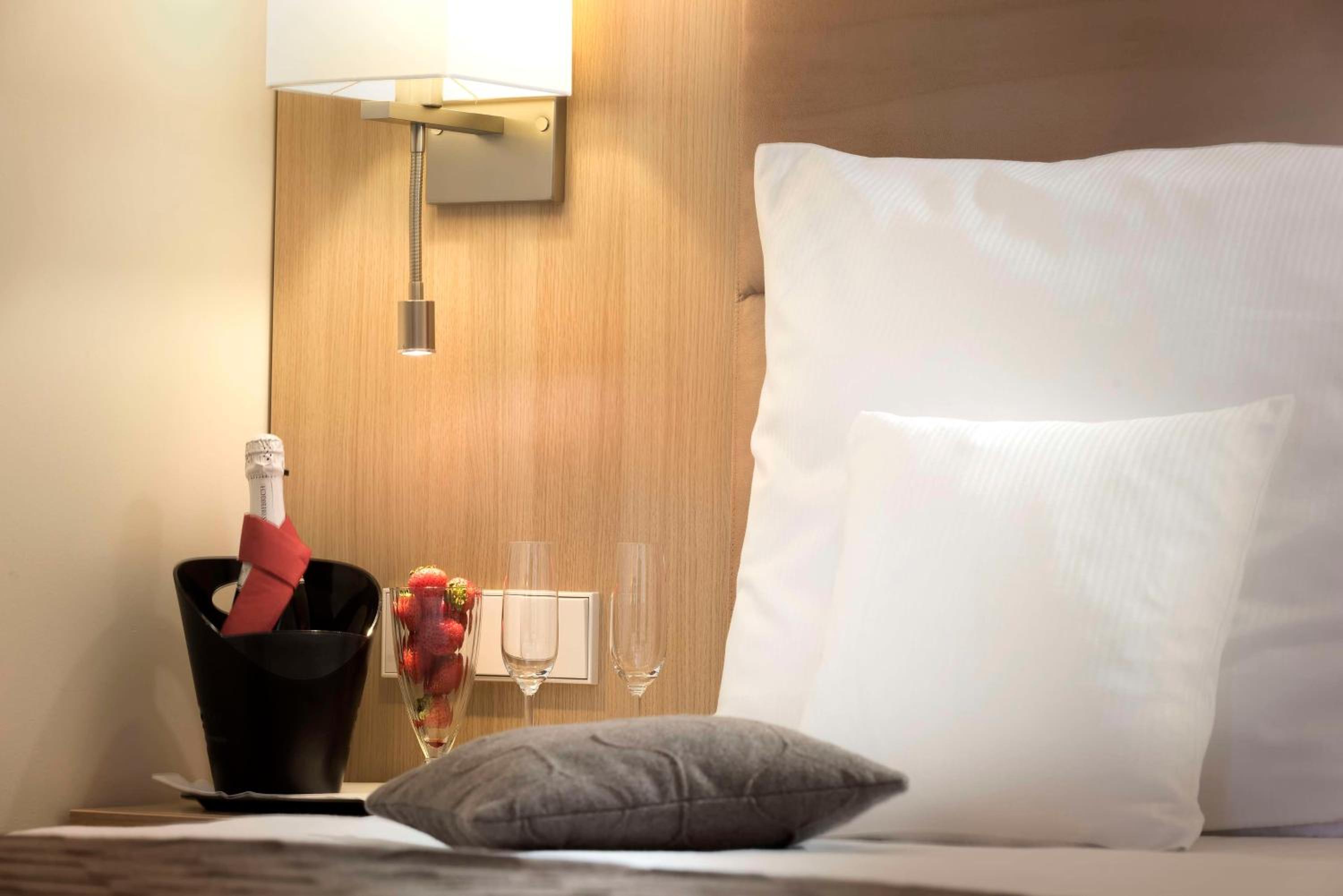 Business Double Room - Photo 2