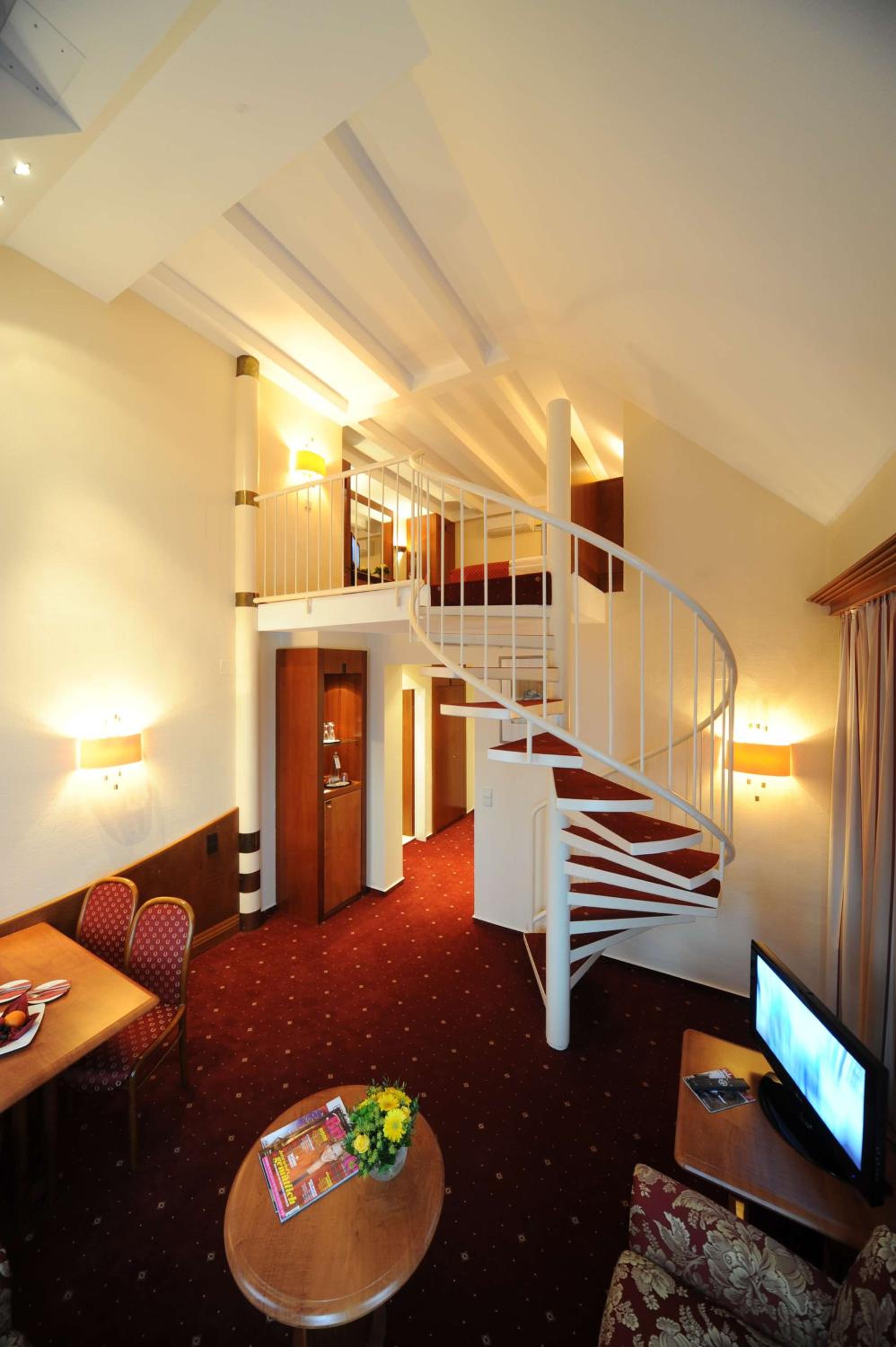 Suite - Photo 5