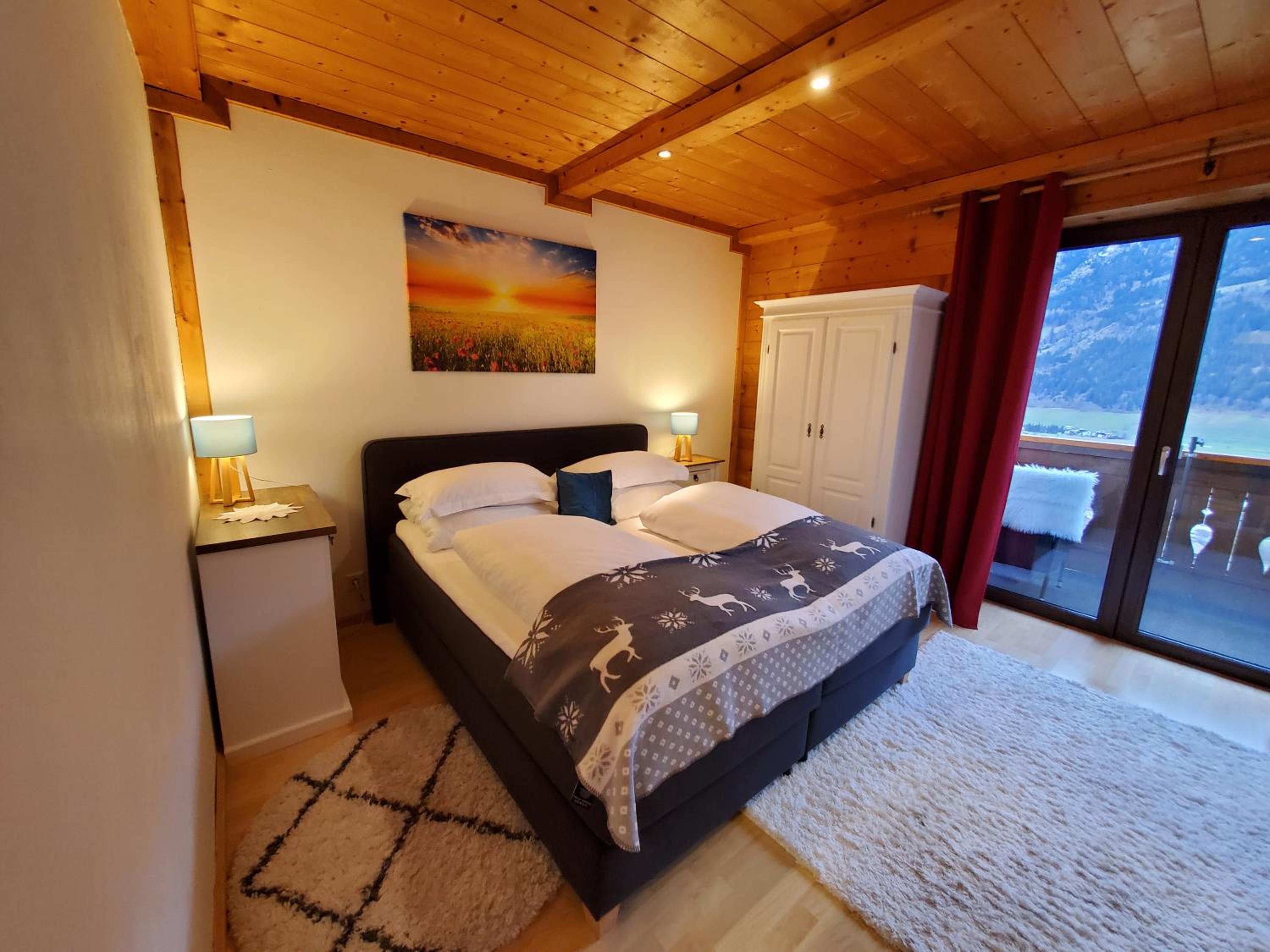 Apartment with Mountain and Valley View