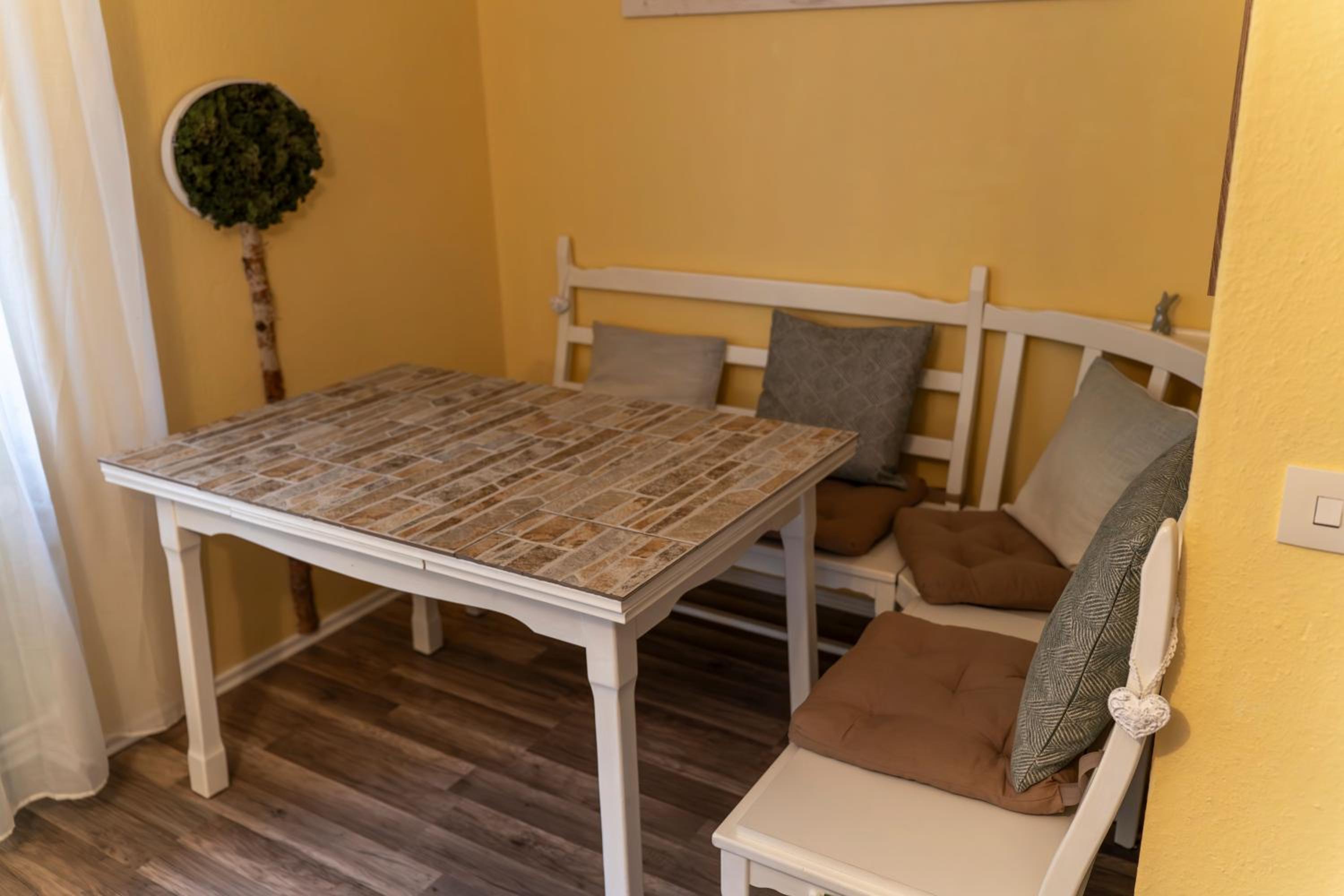Apartment with Balcony photo 3
