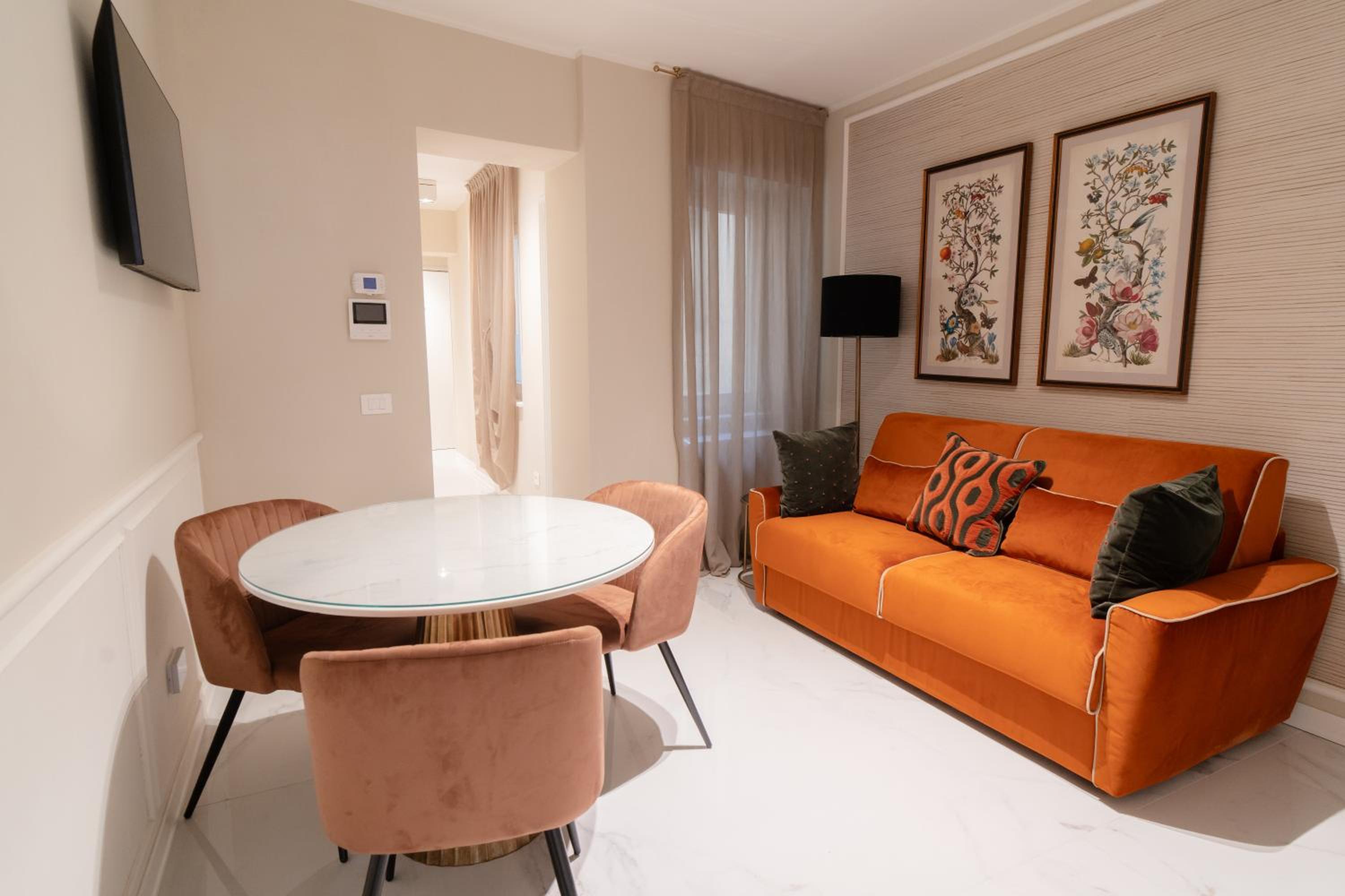 One-Bedroom Deluxe Apartment photo 2