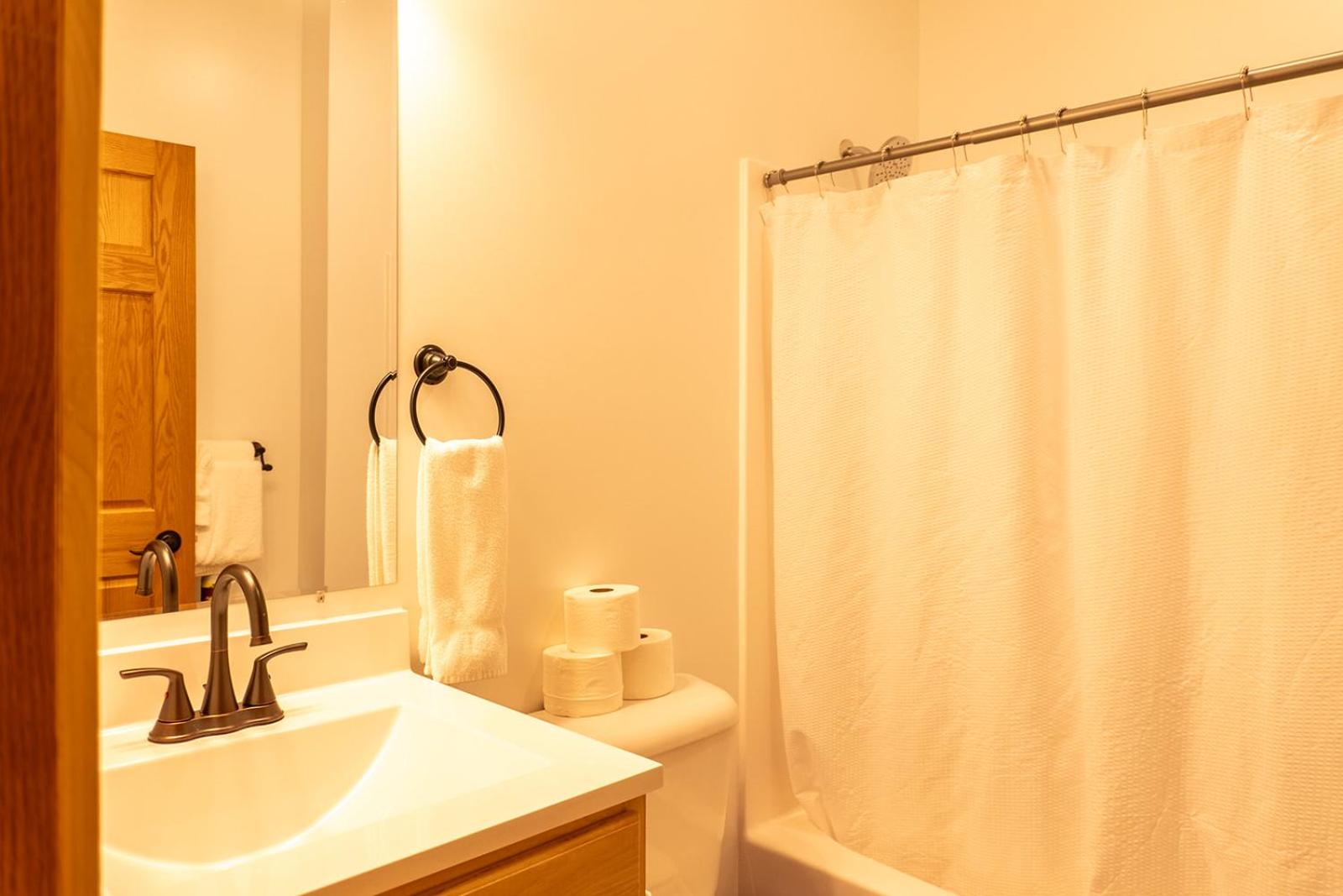 Three-Bedroom Townhouse - Photo 21