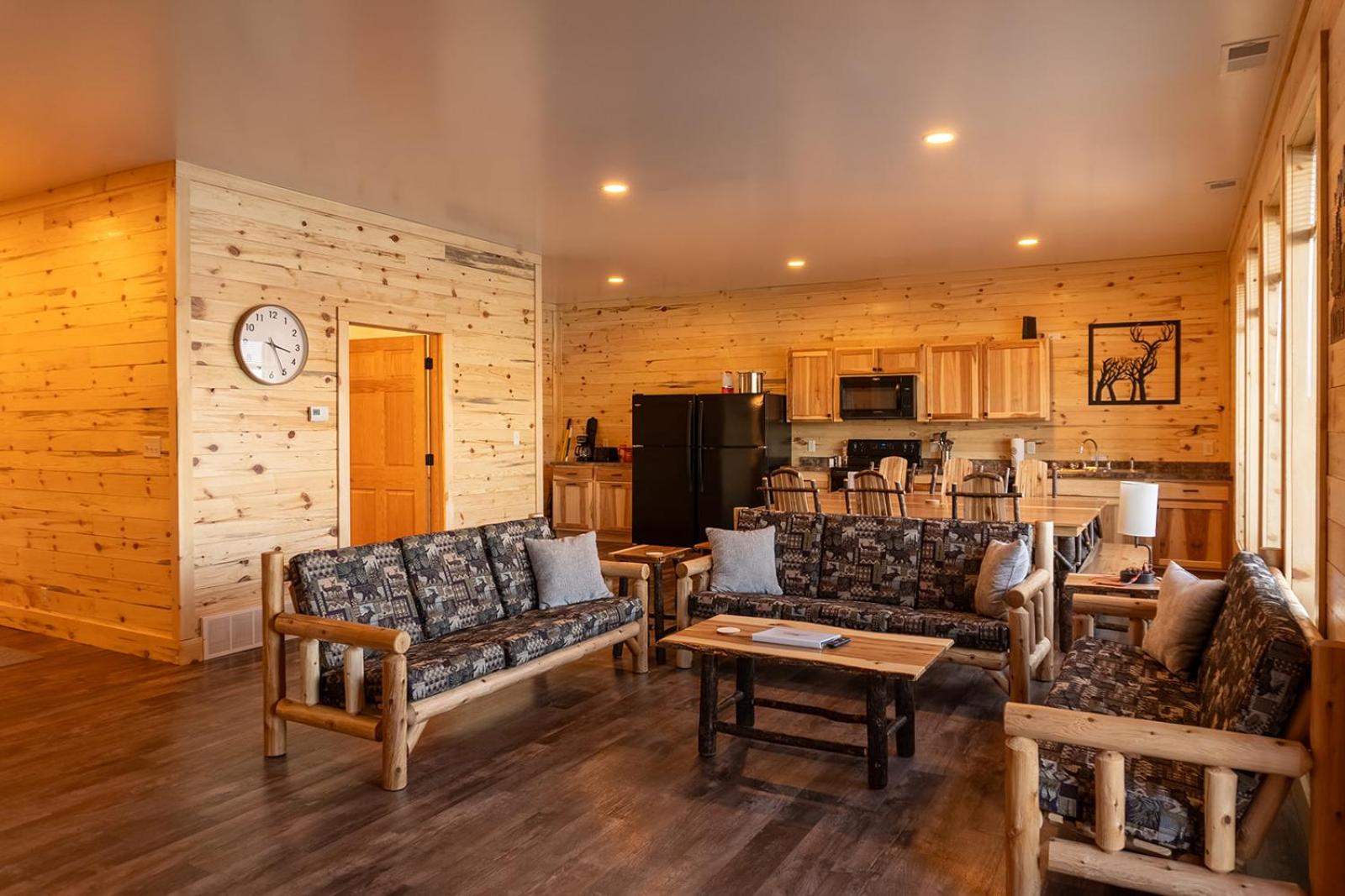 Five-Bedroom House - Photo 28