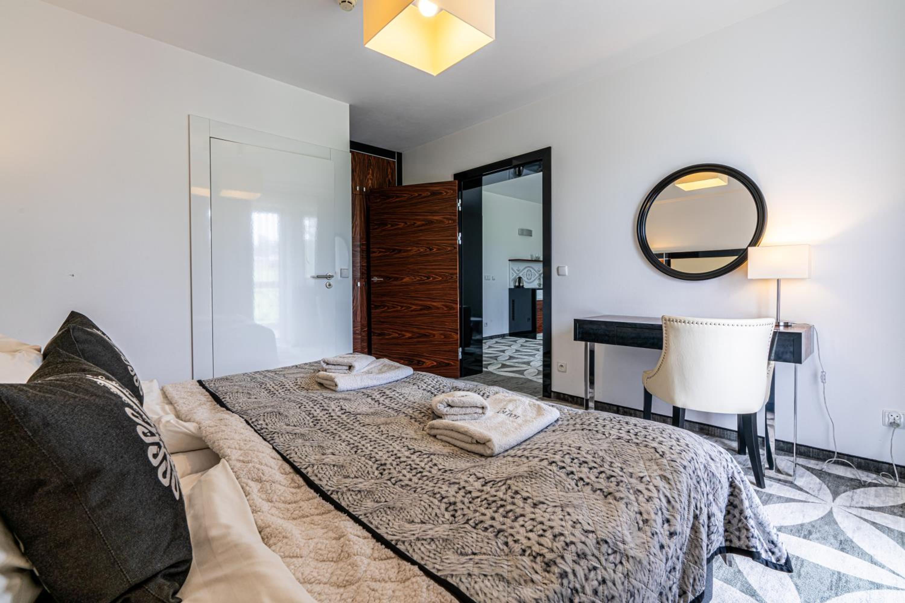 One-Bedroom Apartment with Balcony